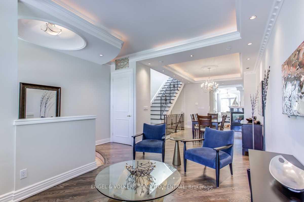 405 Bedford Park Avenue, Toronto C04 — photo 2 of 5