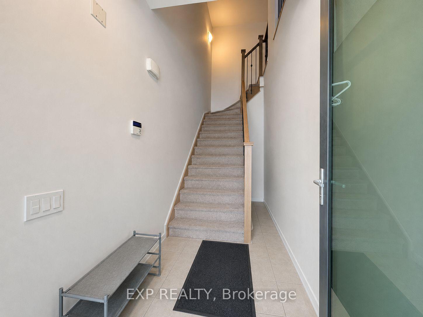 5162 Yonge Street TH 10, Toronto C07 — photo 2 of 5
