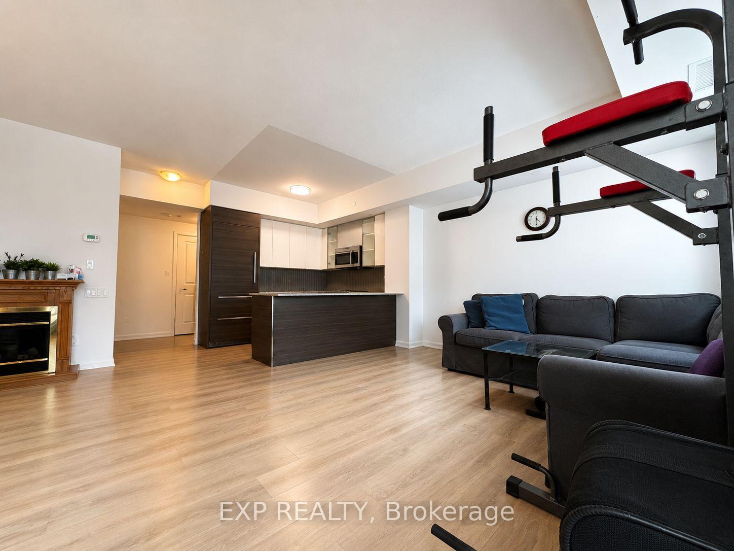 5162 Yonge Street TH 10, Toronto C07 — photo 3 of 5