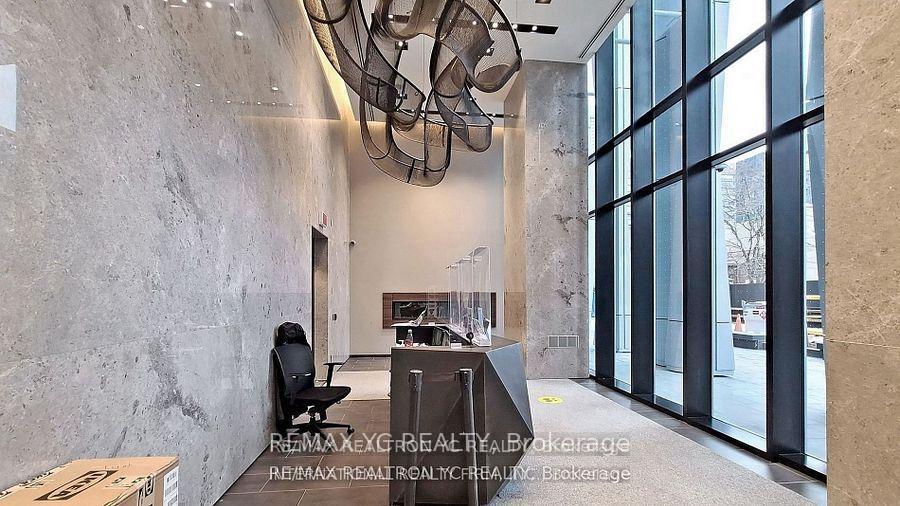 1 Yorkville Avenue 710, Toronto C02 — photo 3 of 5
