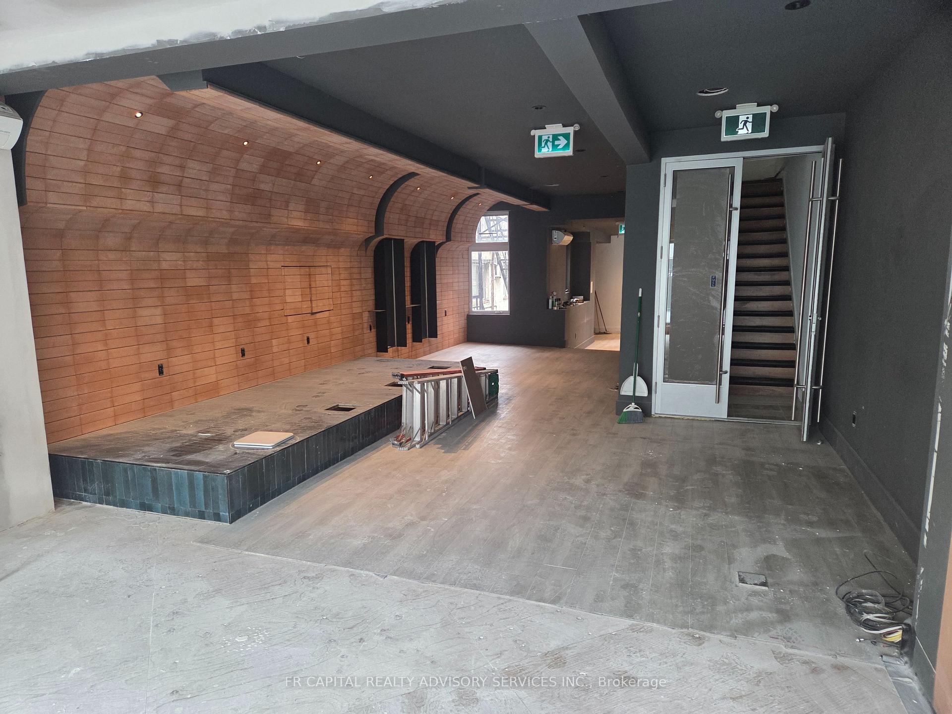 86 Yorkville Avenue 2nd, Toronto C02 — photo 2 of 5