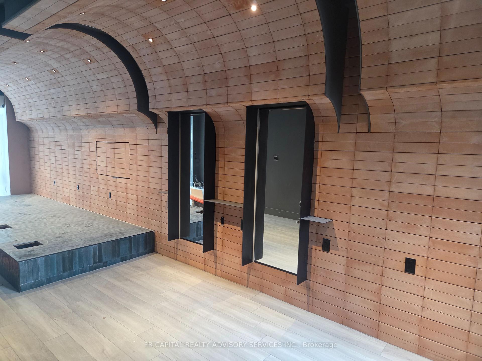 86 Yorkville Avenue 2nd, Toronto C02 — photo 3 of 5