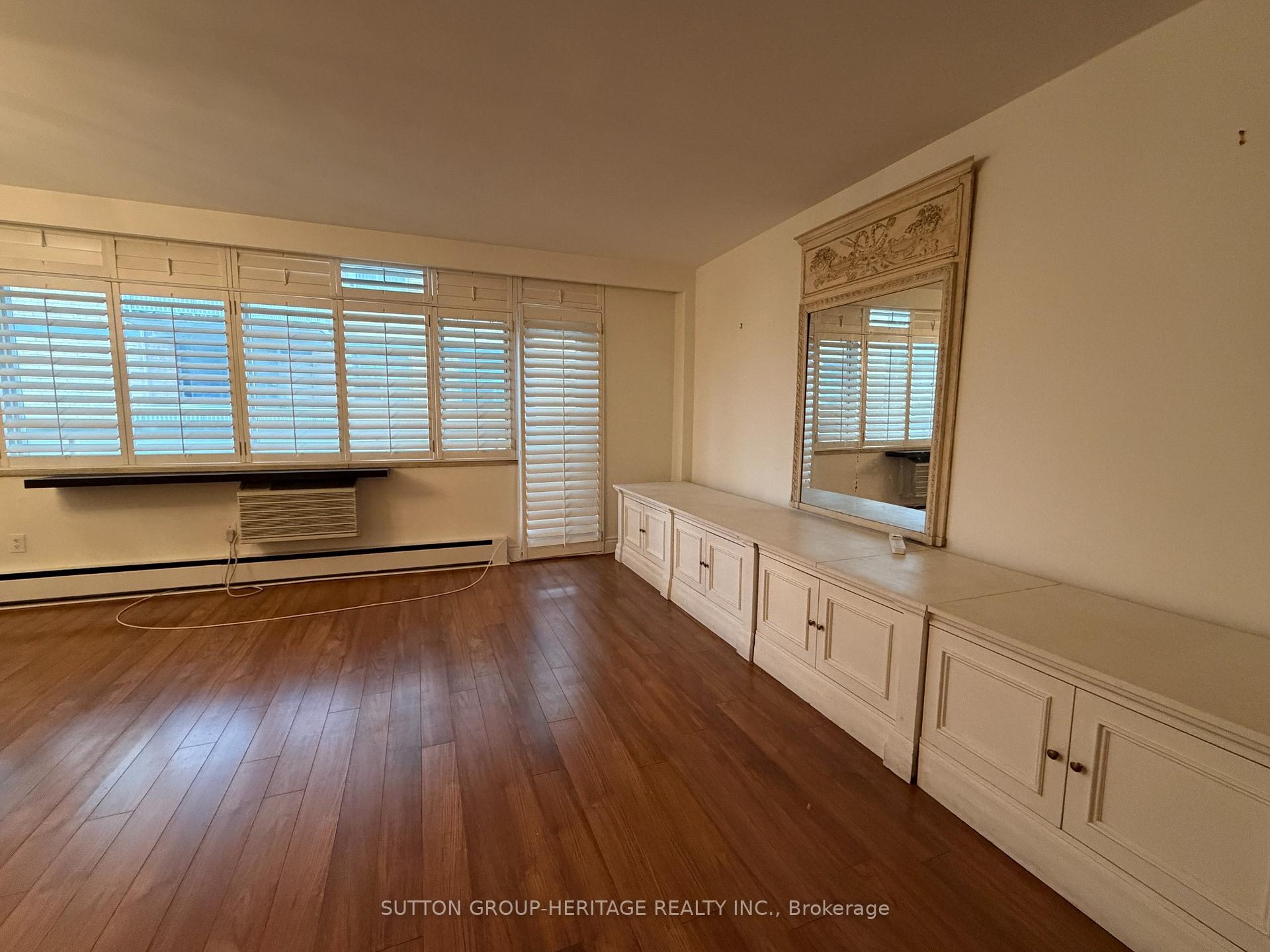 581 Avenue Road 704, Toronto C02 — photo 4 of 5