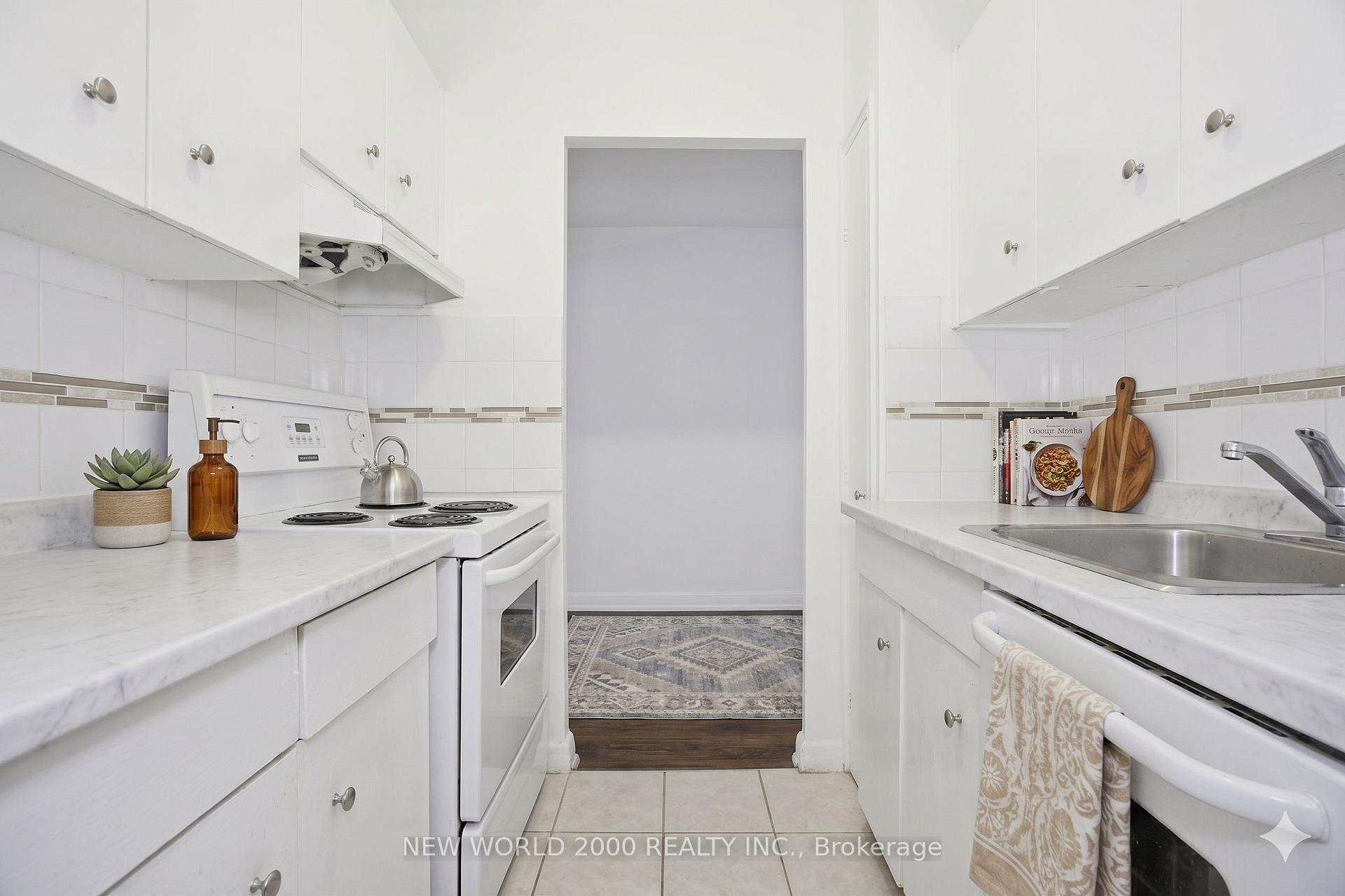 88 Bernard Avenue 206, Toronto C02 — photo 2 of 5