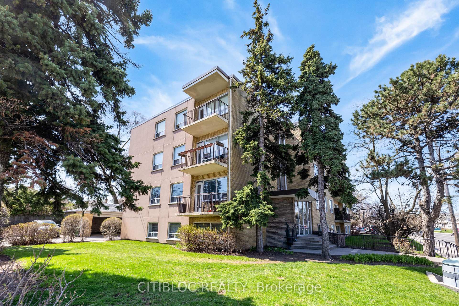 219 Wilson Avenue 201, Toronto C04 — photo 2 of 5