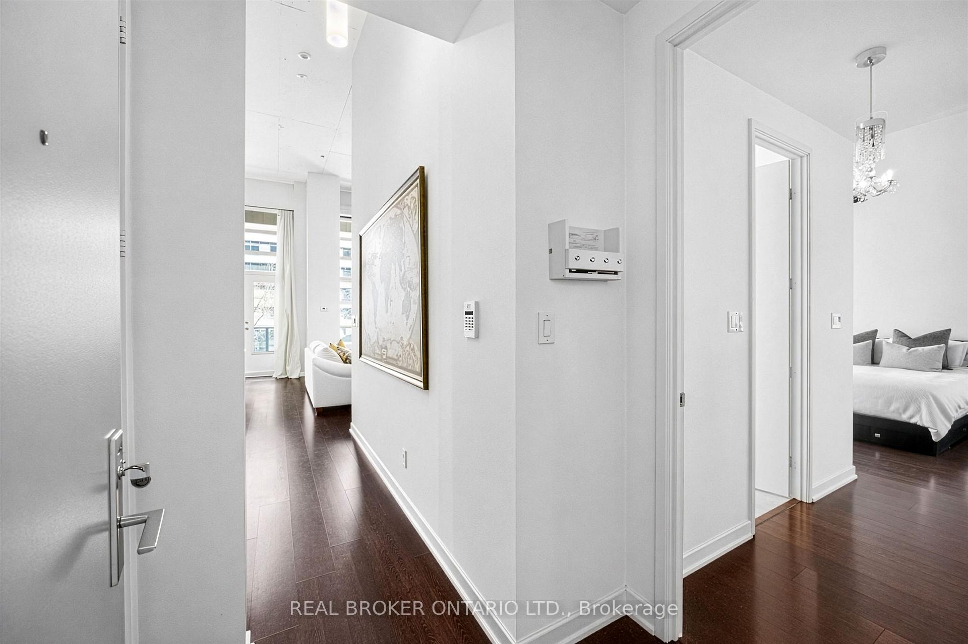 380 Macpherson Avenue 209, Toronto C02 — photo 2 of 5