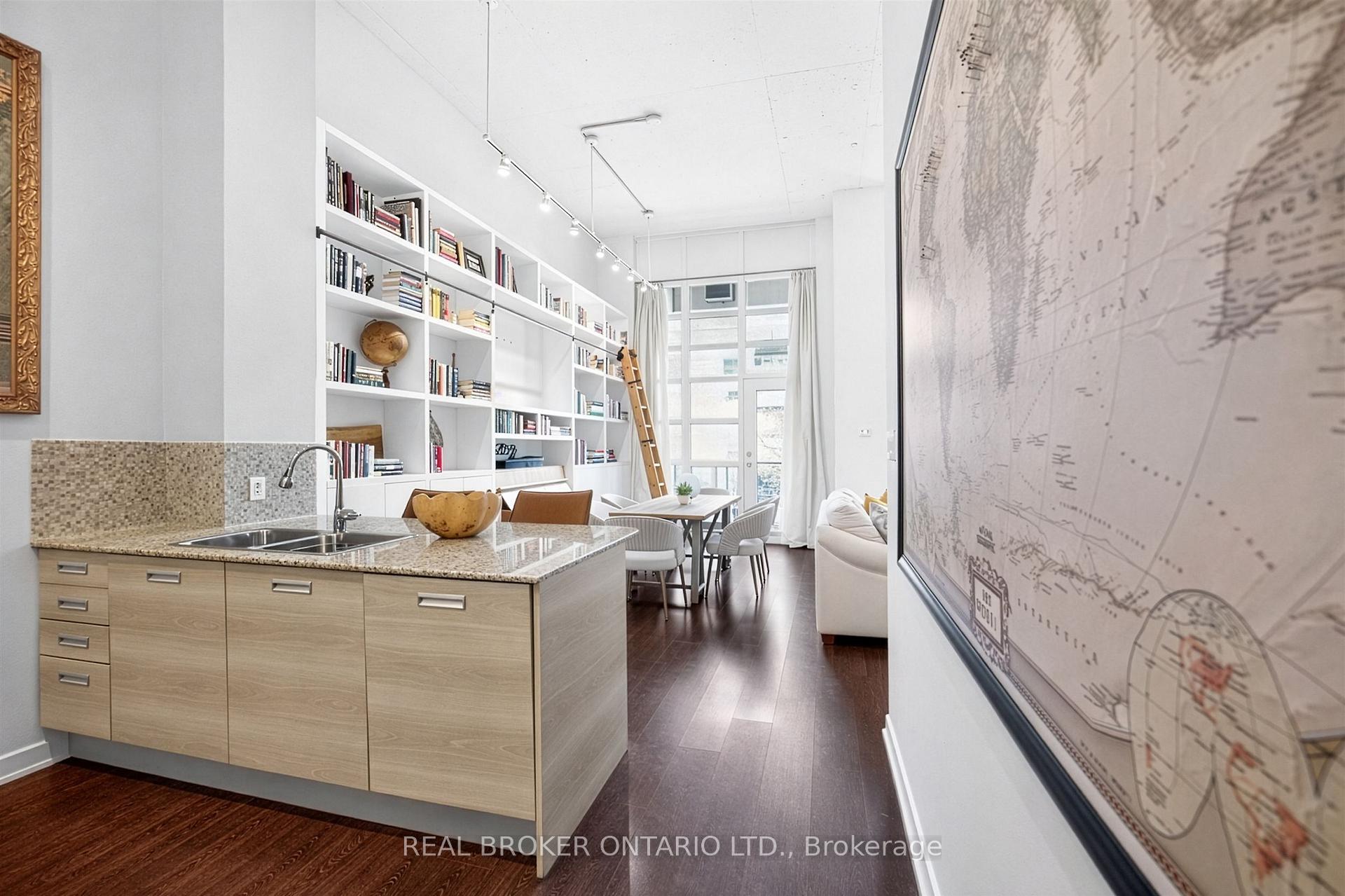 380 Macpherson Avenue 209, Toronto C02 — photo 4 of 5