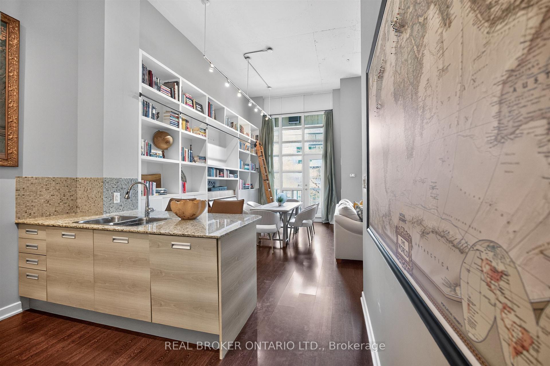 380 Macpherson Avenue 209, Toronto C02 — photo 5 of 5