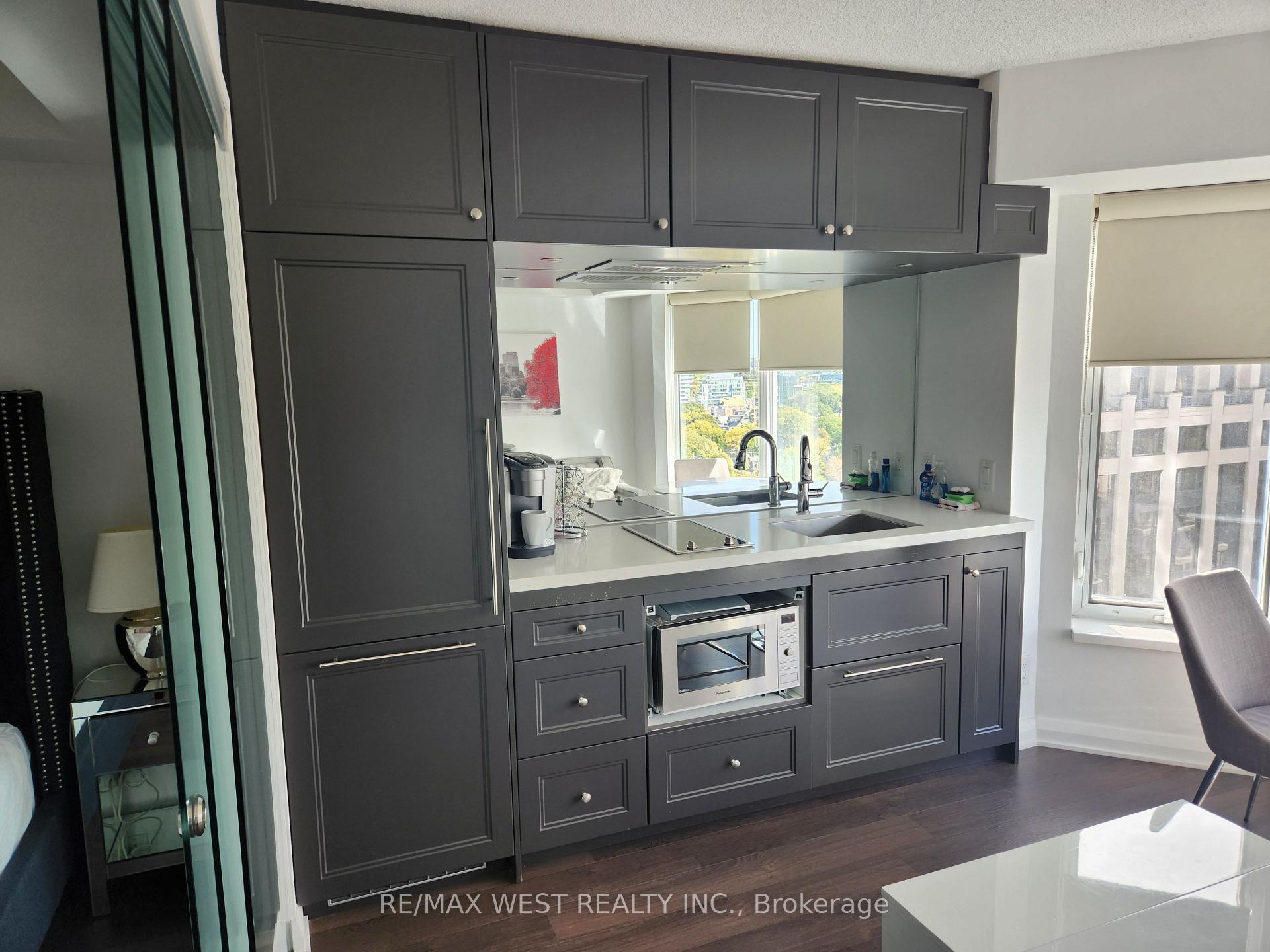 155 Yorkville Avenue 1616, Toronto C02 — photo 4 of 5