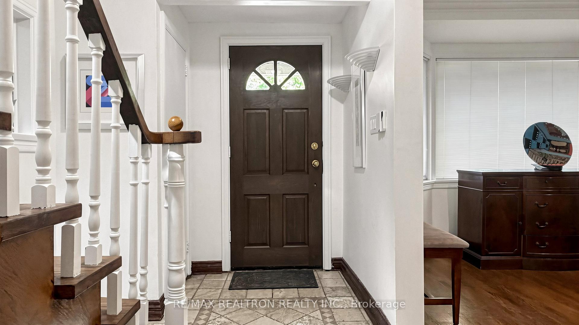 239 Sandringham Drive, Toronto C07 — photo 5 of 5