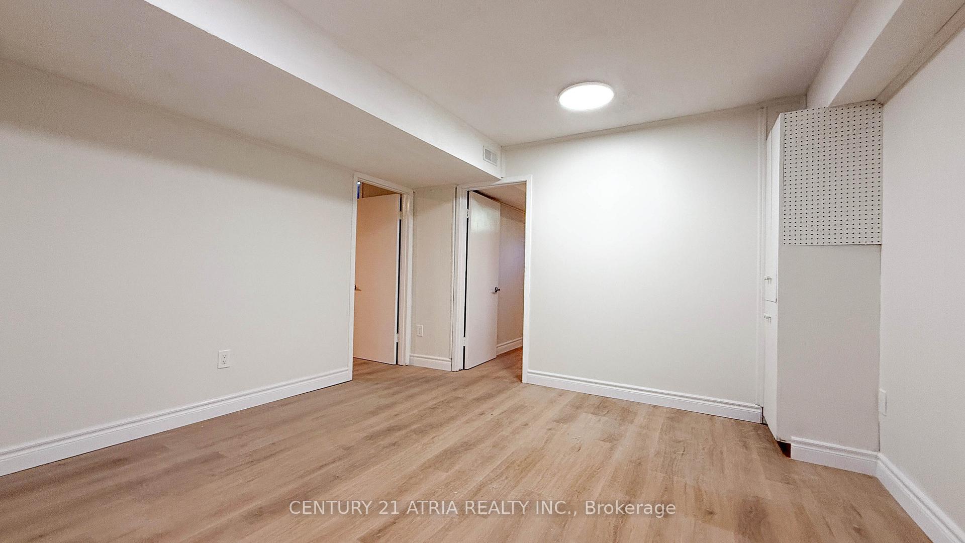 151 Fenn Avenue, Toronto C12 — photo 2 of 5