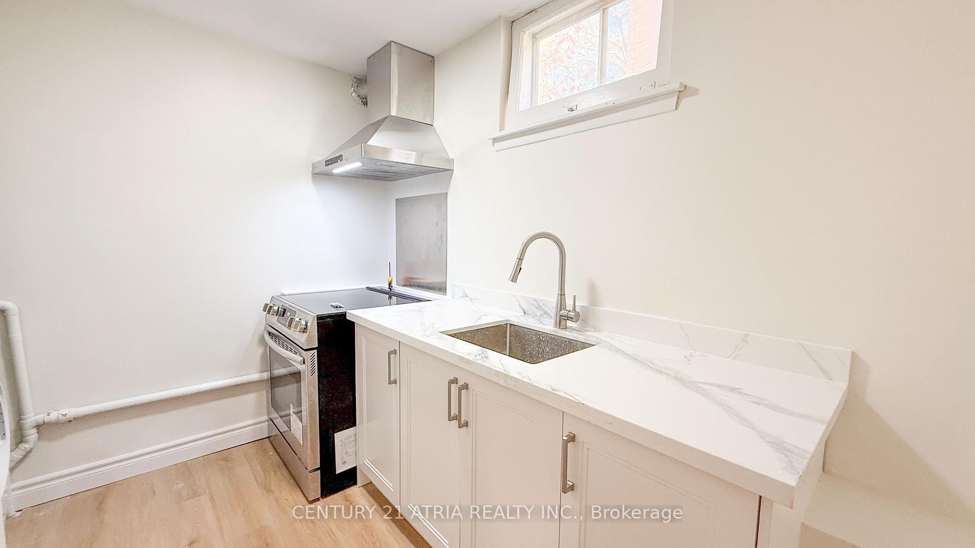 151 Fenn Avenue, Toronto C12 — photo 4 of 5