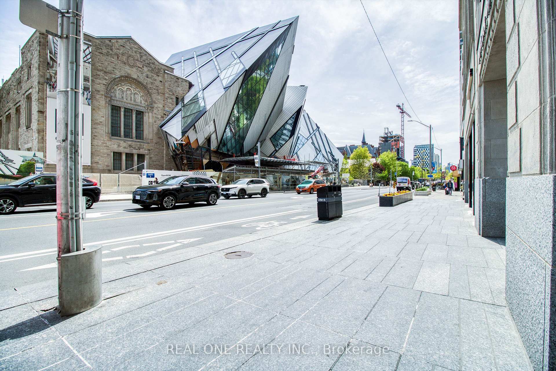 200 Bloor Street W 3104, Toronto C02 — photo 2 of 5