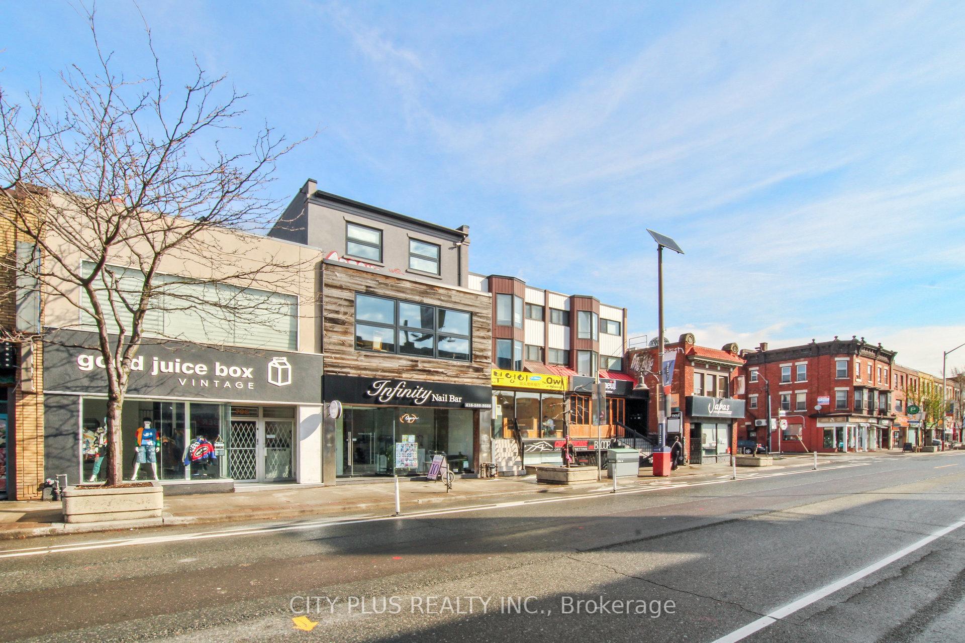 704 Bloor Street W, Toronto C02 — photo 2 of 5