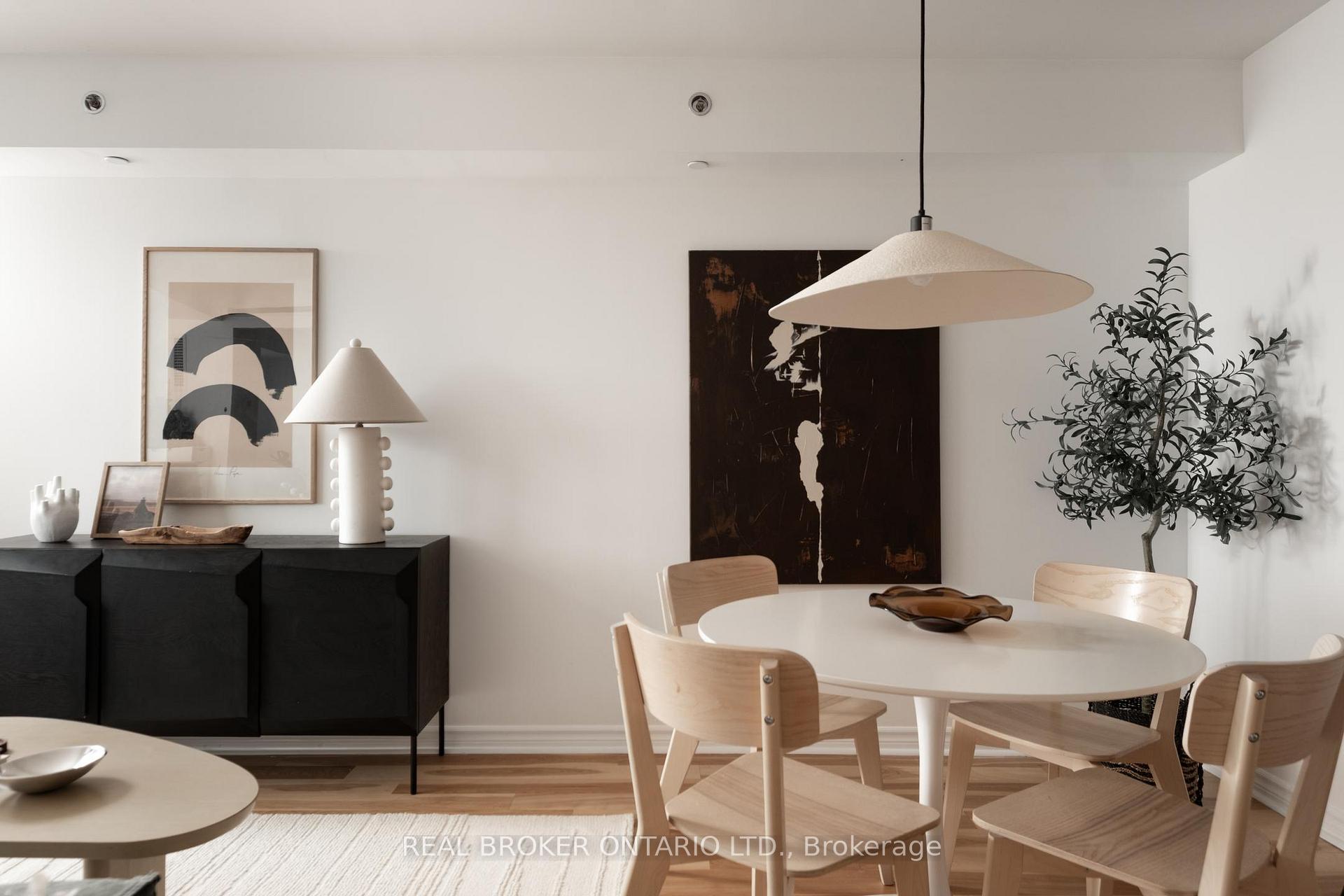 35 Saranac Boulevard 510, Toronto C04 — photo 2 of 5