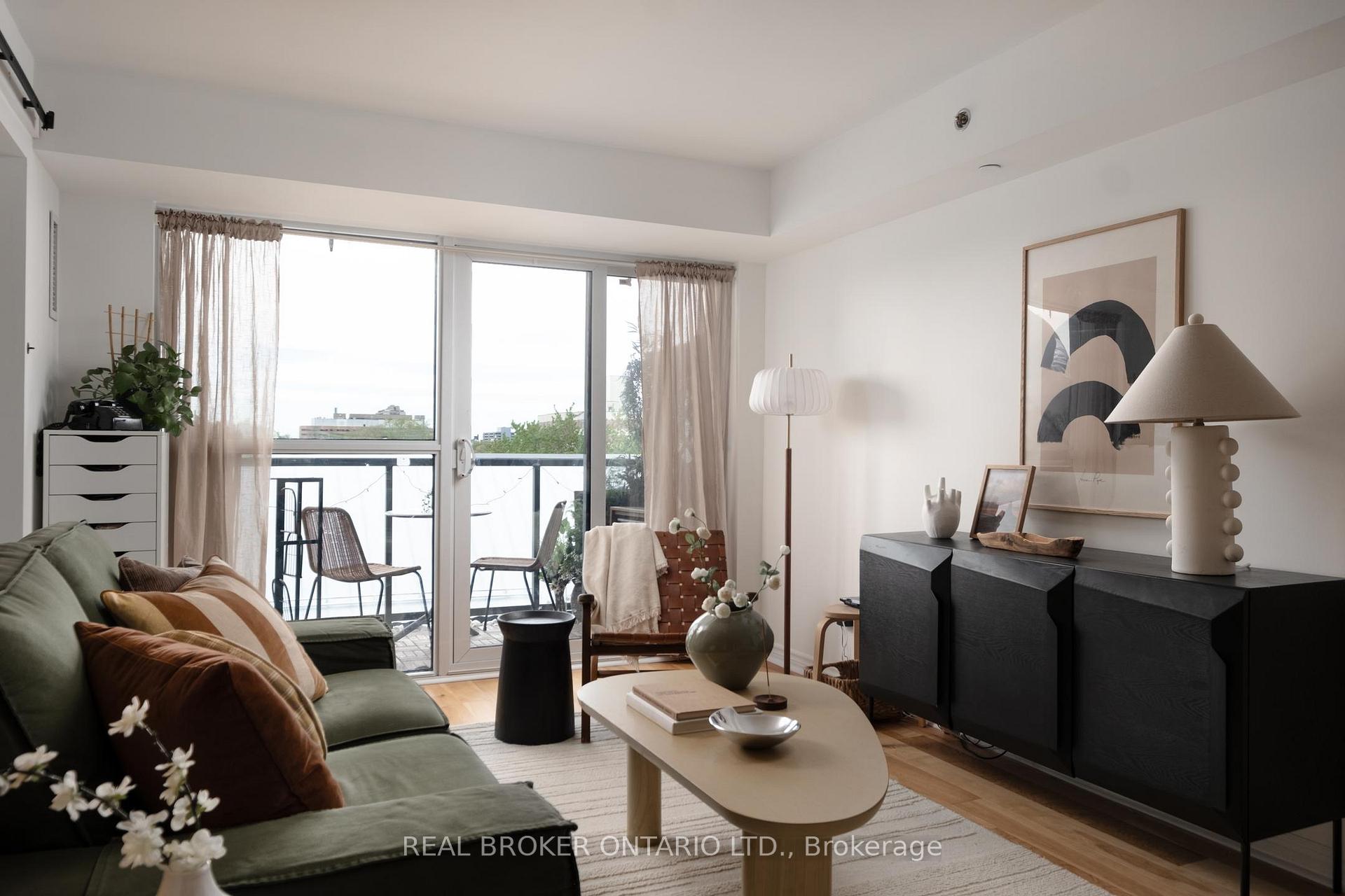 35 Saranac Boulevard 510, Toronto C04 — photo 4 of 5