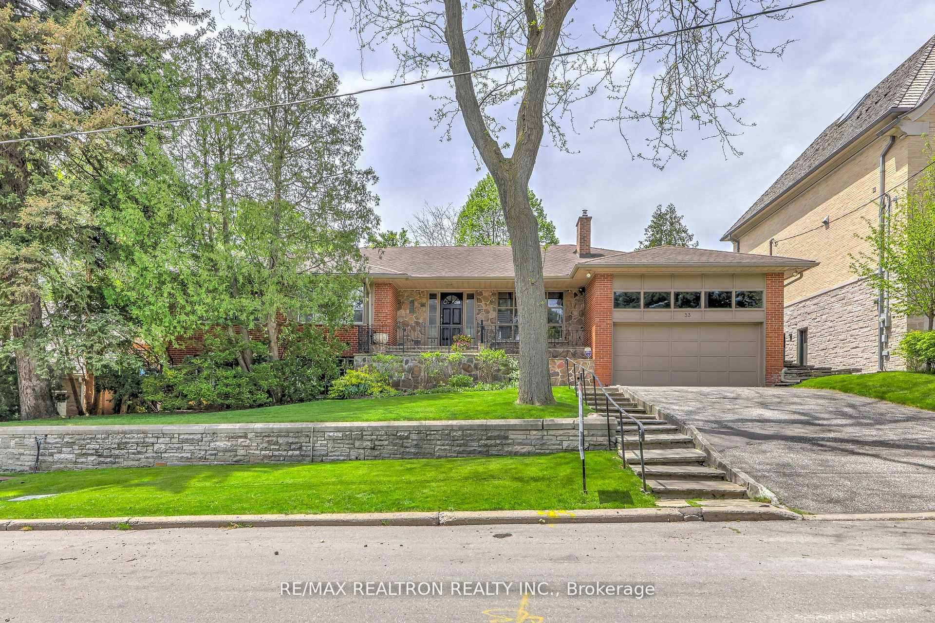 33 Sunnydene Crescent, Toronto C12, ON M4N 3J5 — Toronto C12, Ontario