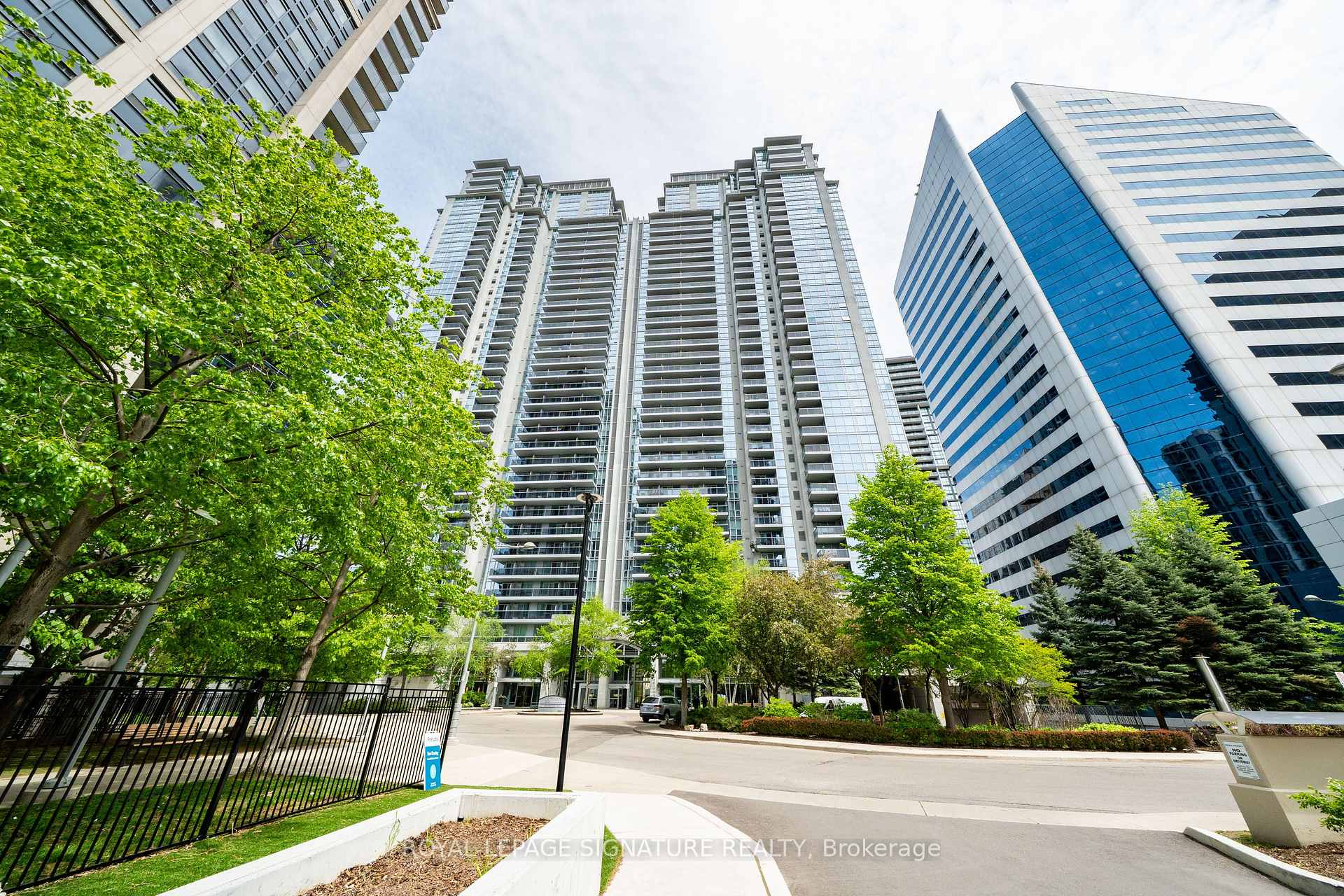 4968 Yonge Street 712, Toronto C07 — photo 2 of 5