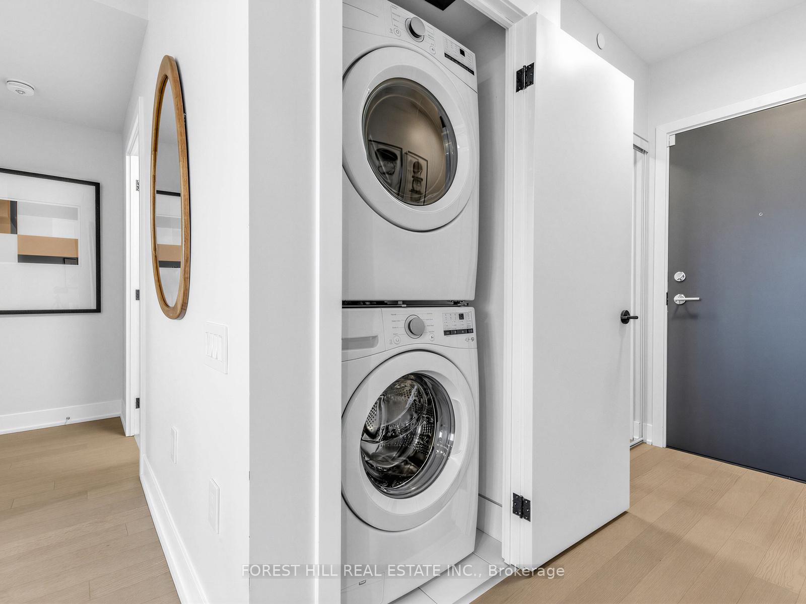 250 Lawrence Avenue W 810, Toronto C04 — photo 4 of 5