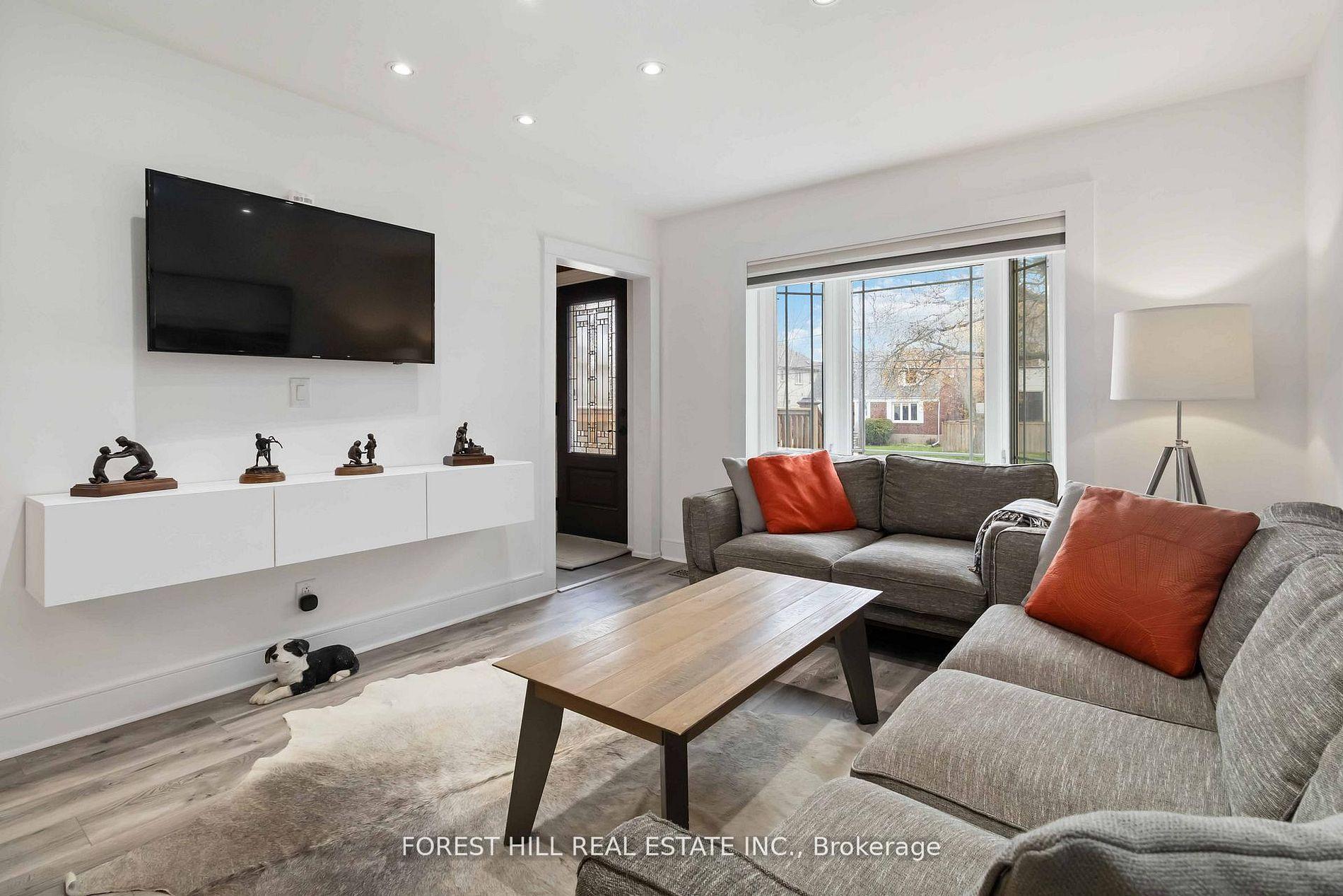 310 Senlac Road, Toronto C07 — photo 2 of 5