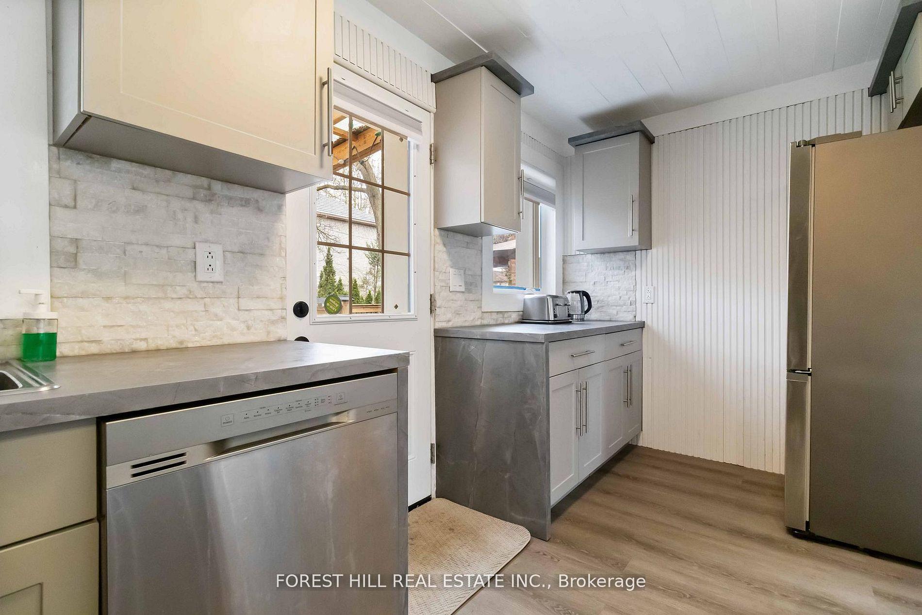 310 Senlac Road, Toronto C07 — photo 3 of 5