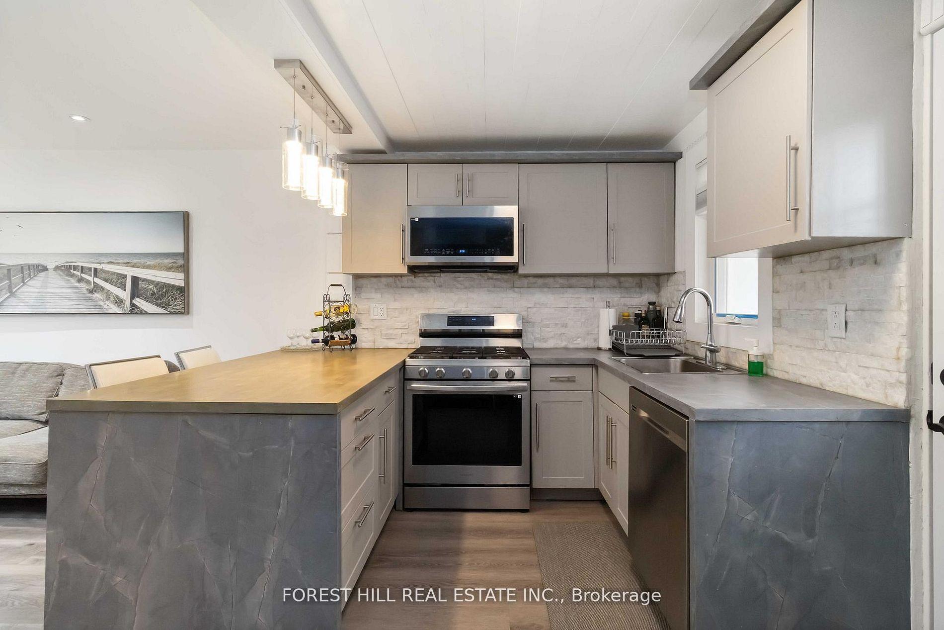 310 Senlac Road, Toronto C07 — photo 4 of 5