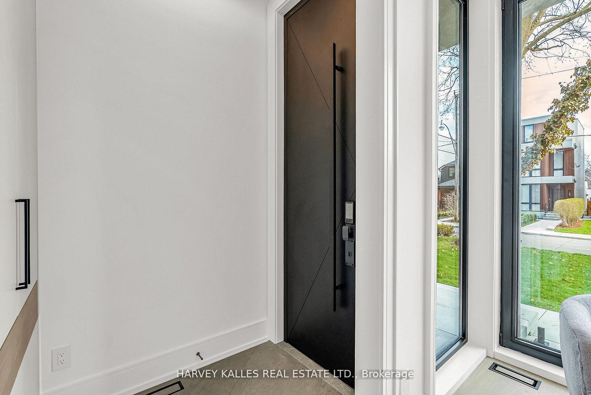 192 Woburn Avenue, Toronto C04 — photo 4 of 5
