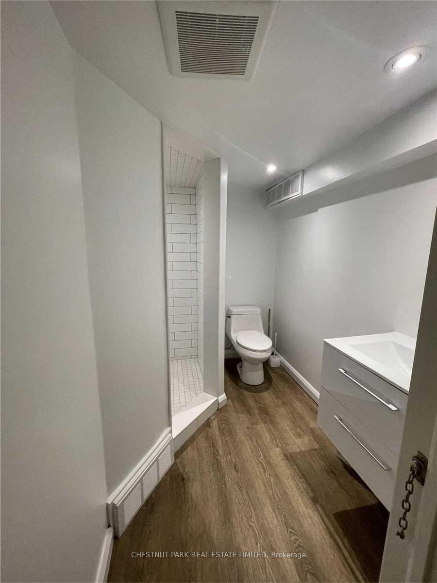 24 Strathgowan Avenue Lower, Toronto C04 — photo 4 of 5