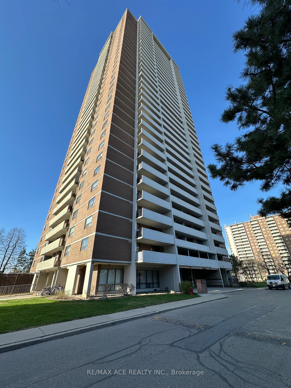 10 Tangreen Court 2807, Toronto C07 — photo 2 of 5