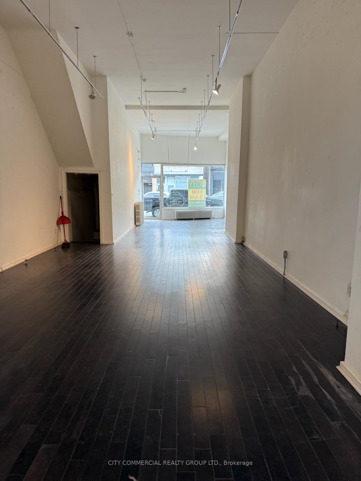 1083 Bathurst Street, Toronto C02 — photo 2 of 4