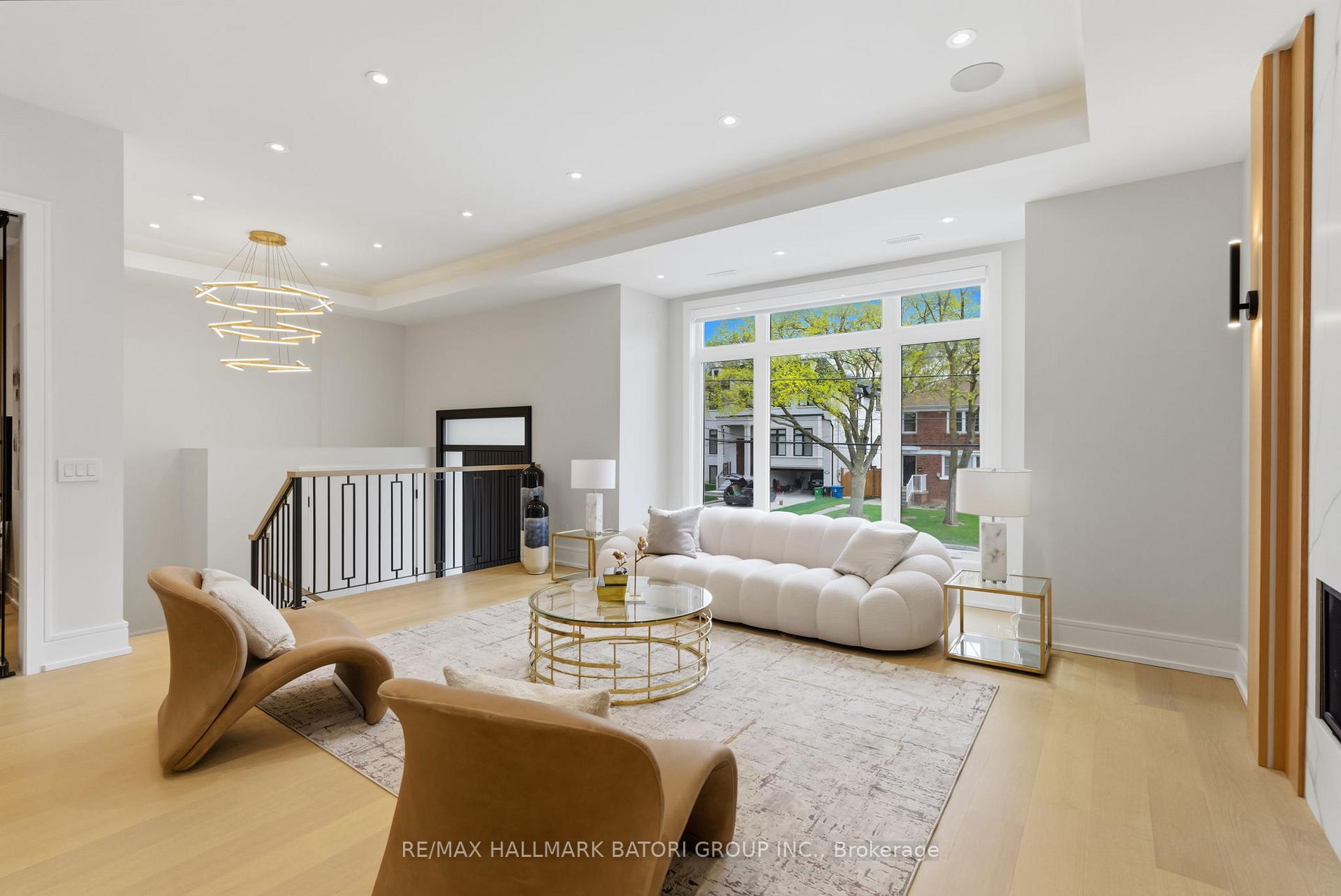 68 Lynnhaven Road, Toronto C04 — photo 4 of 5