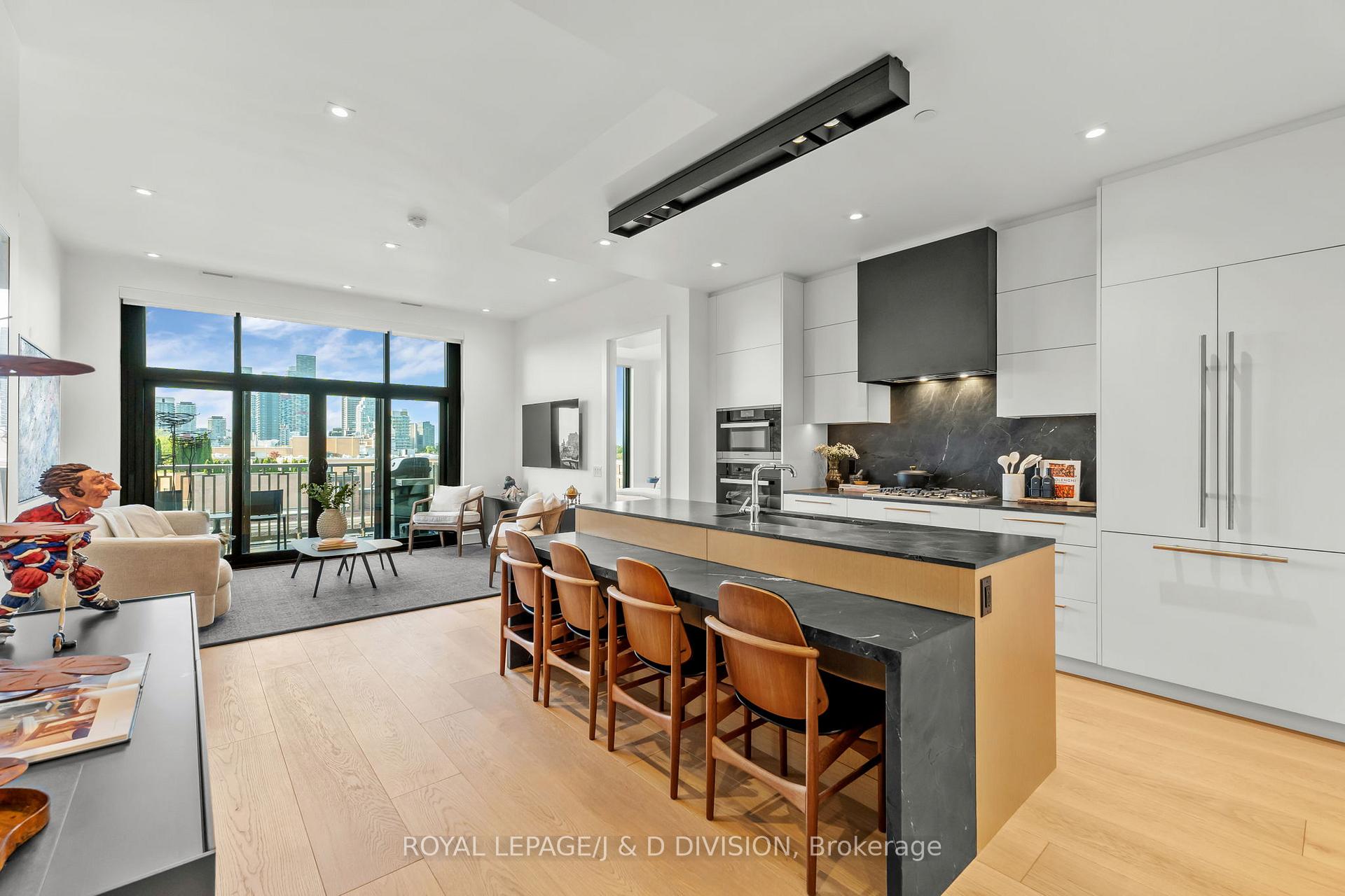 1 Strathgowan Avenue 710, Toronto C04 — photo 4 of 5