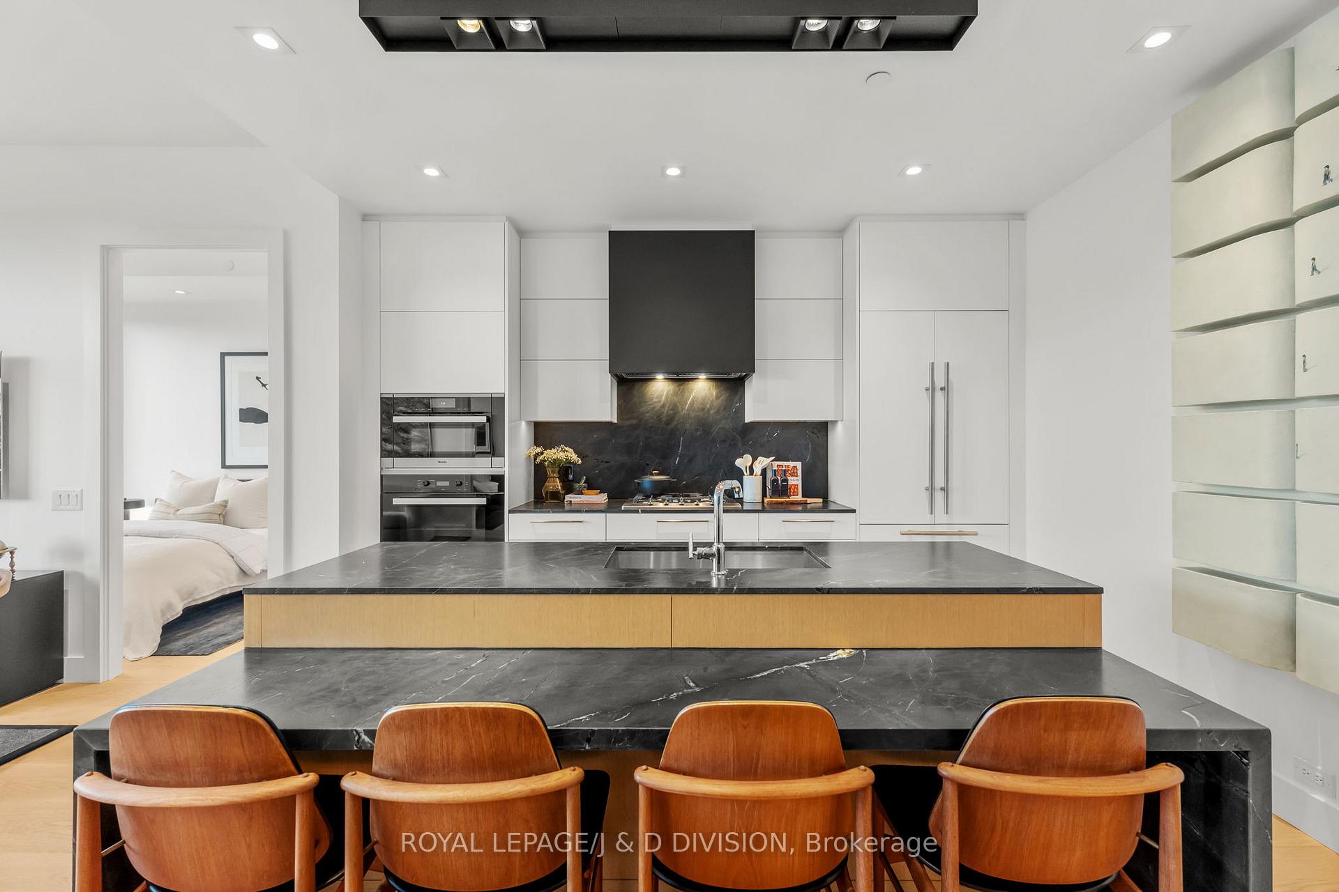 1 Strathgowan Avenue 710, Toronto C04 — photo 5 of 5