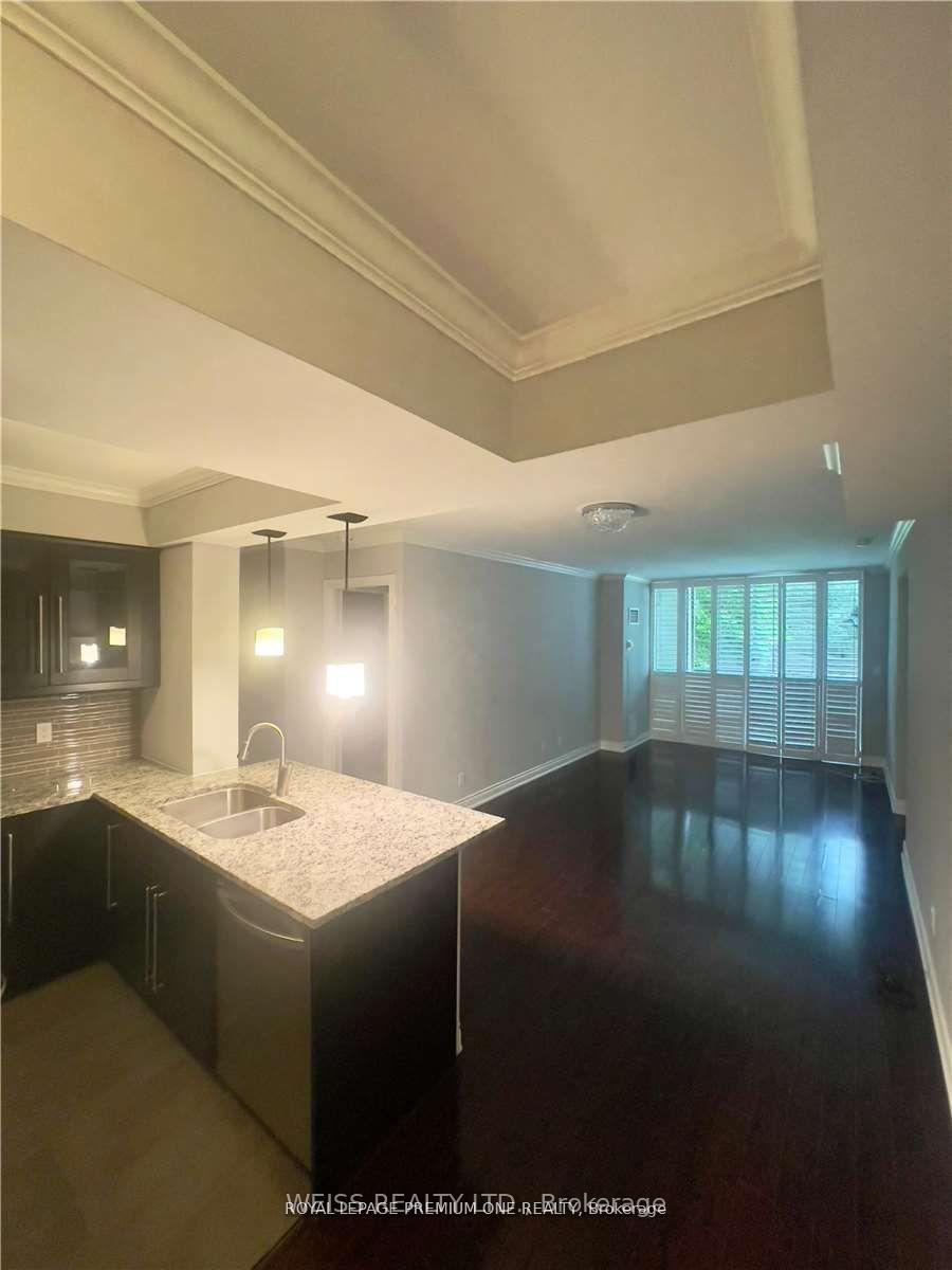 18 William Carson Crescent 221, Toronto C12, ON M2P 2G6 — Toronto C12, Ontario