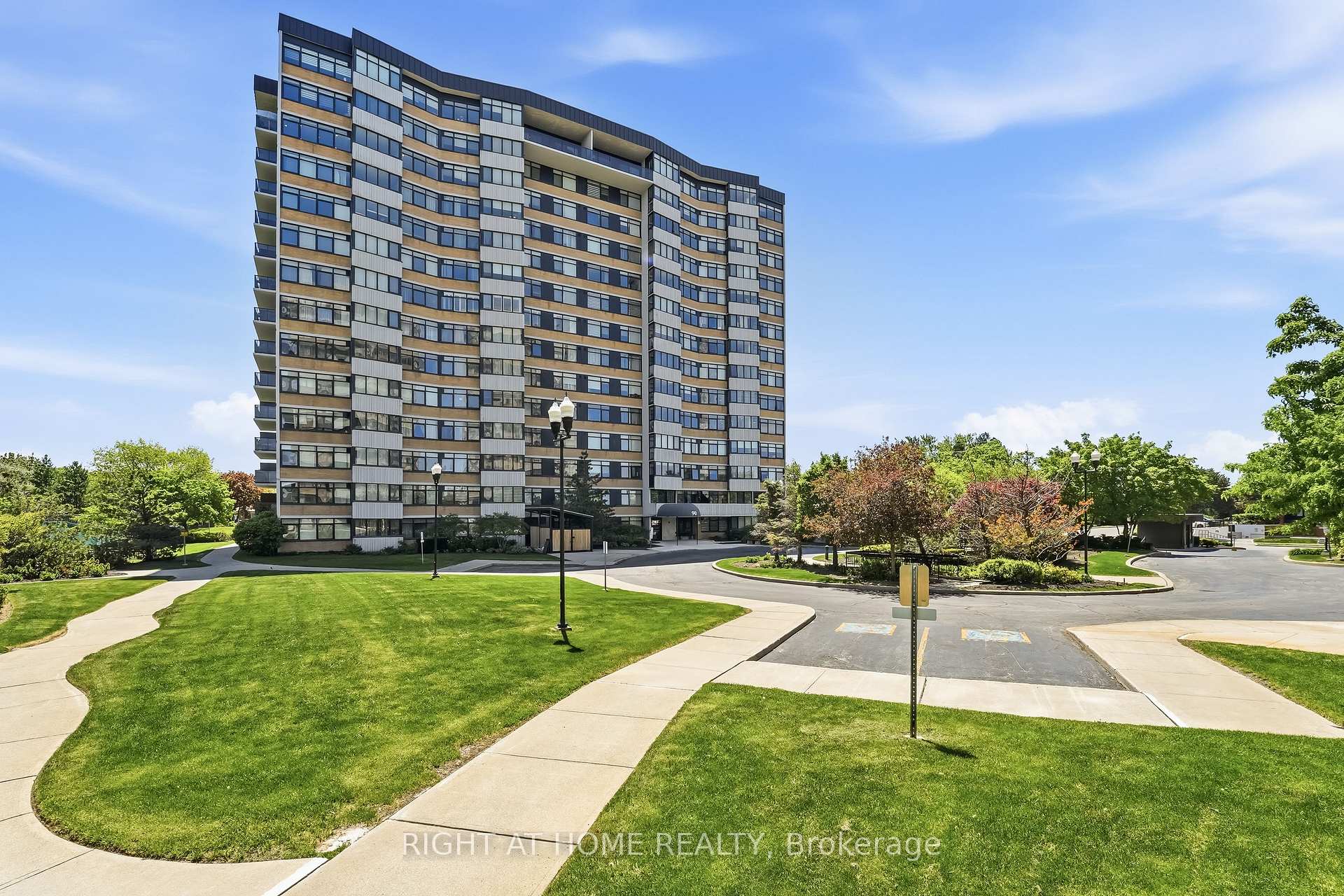 90 Fisherville Road 507, Toronto C07 — photo 2 of 5