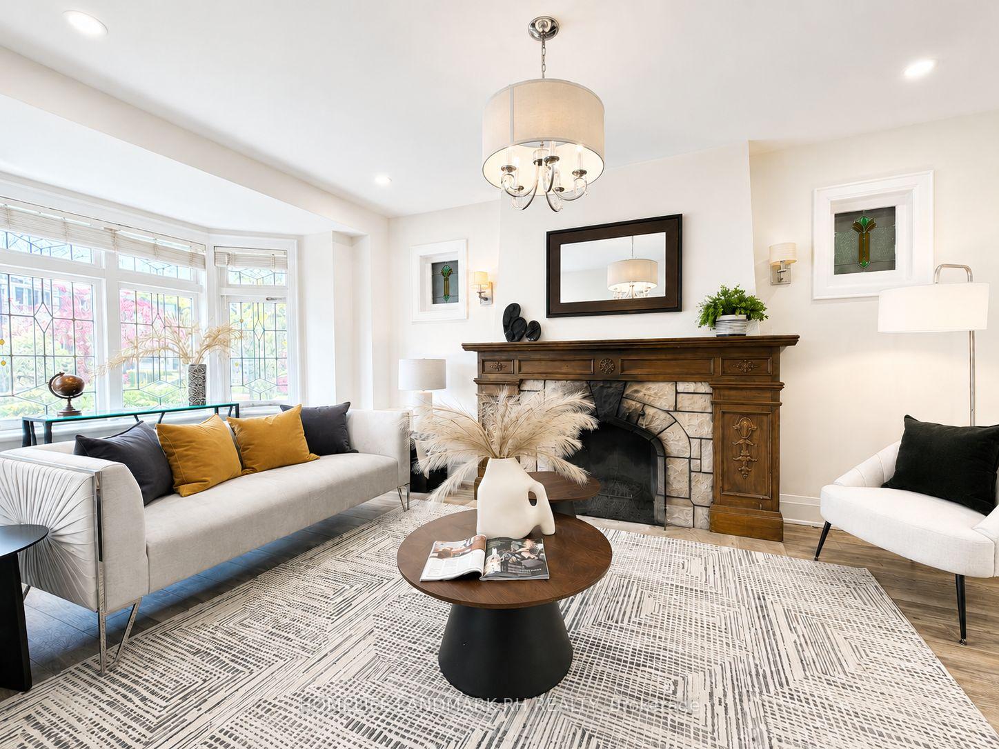 256 Bedford Park Avenue, Toronto C04 — photo 3 of 5