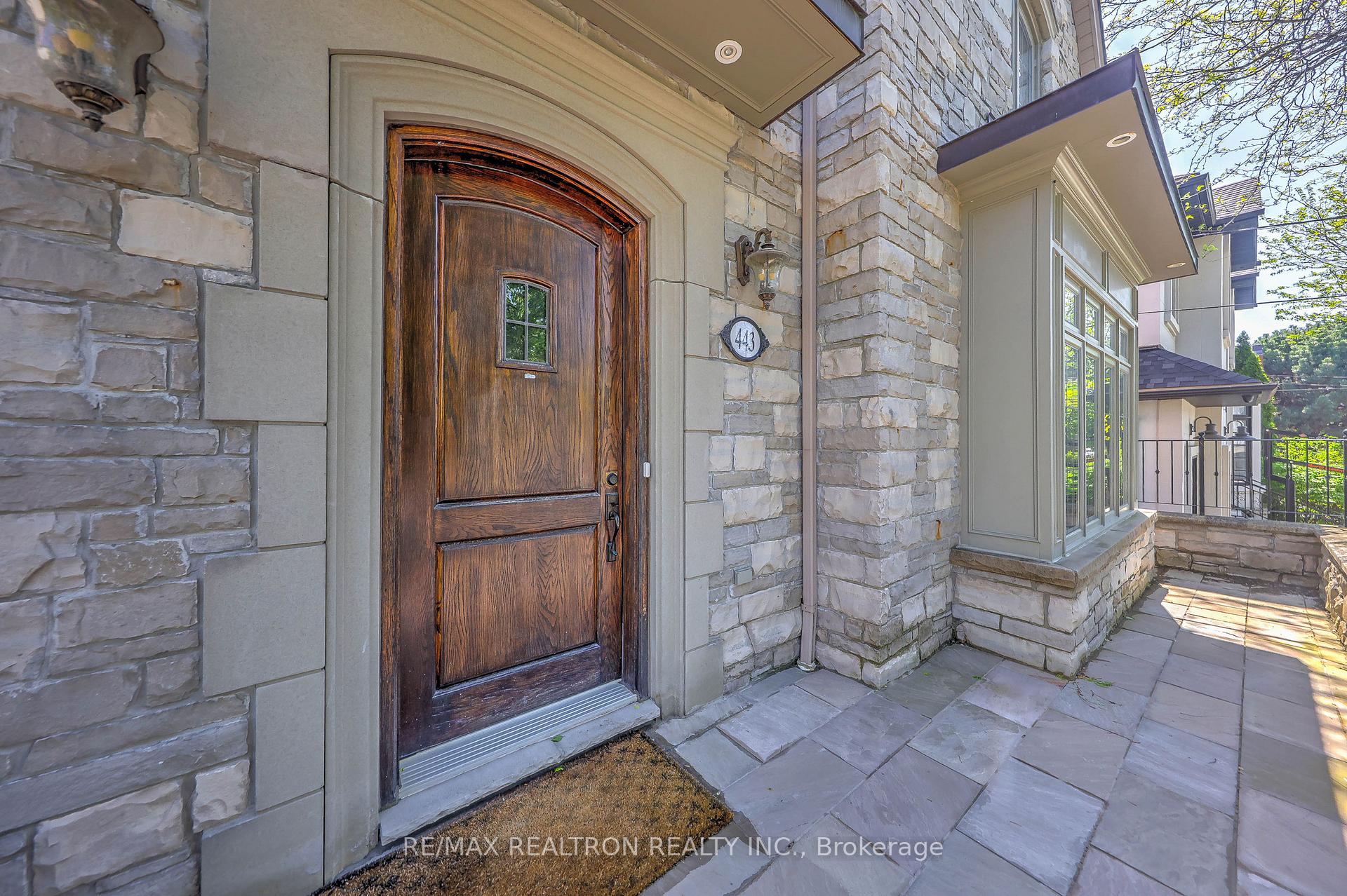 443 Melrose Avenue, Toronto C04 — photo 2 of 5