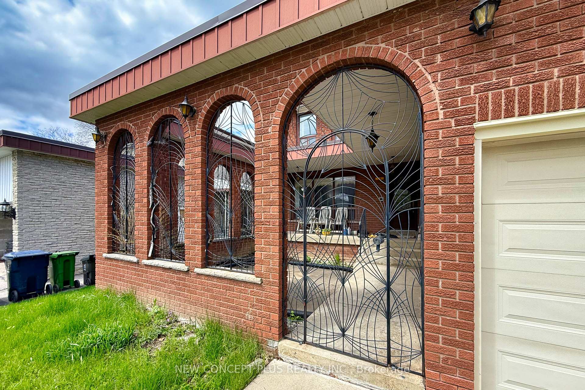 92 Charlton Boulevard, Toronto C07 — photo 3 of 5