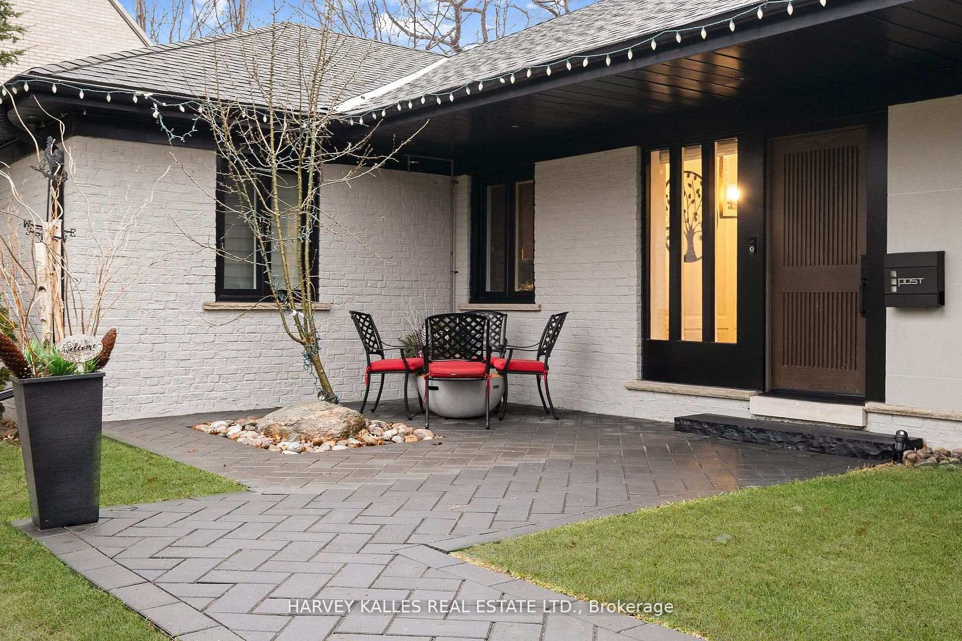 140 Sandringham Drive, Toronto C07 — photo 2 of 5