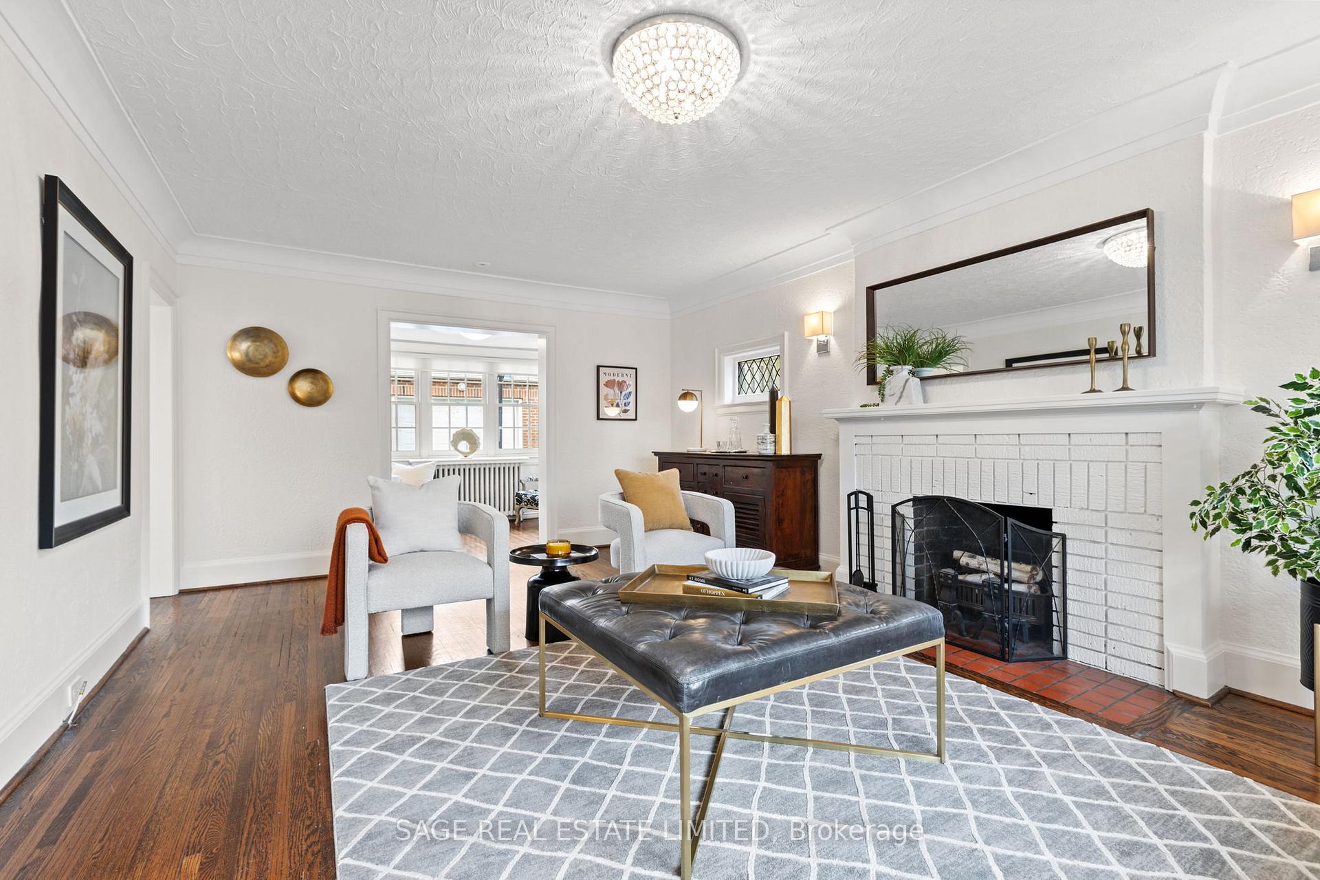 85 Weybourne Crescent, Toronto C04 — photo 4 of 5