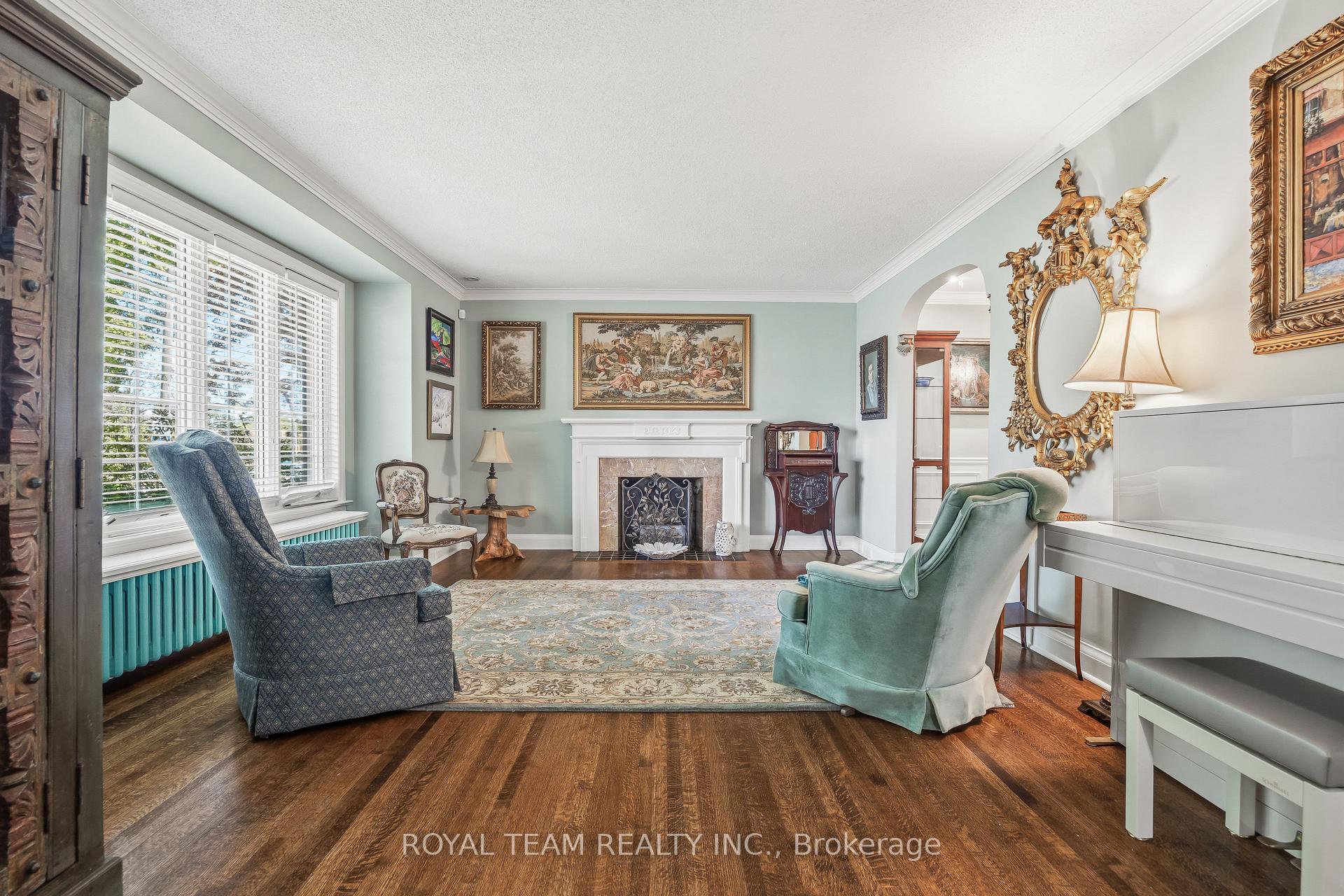107 Esgore Drive, Toronto C04 — photo 3 of 5