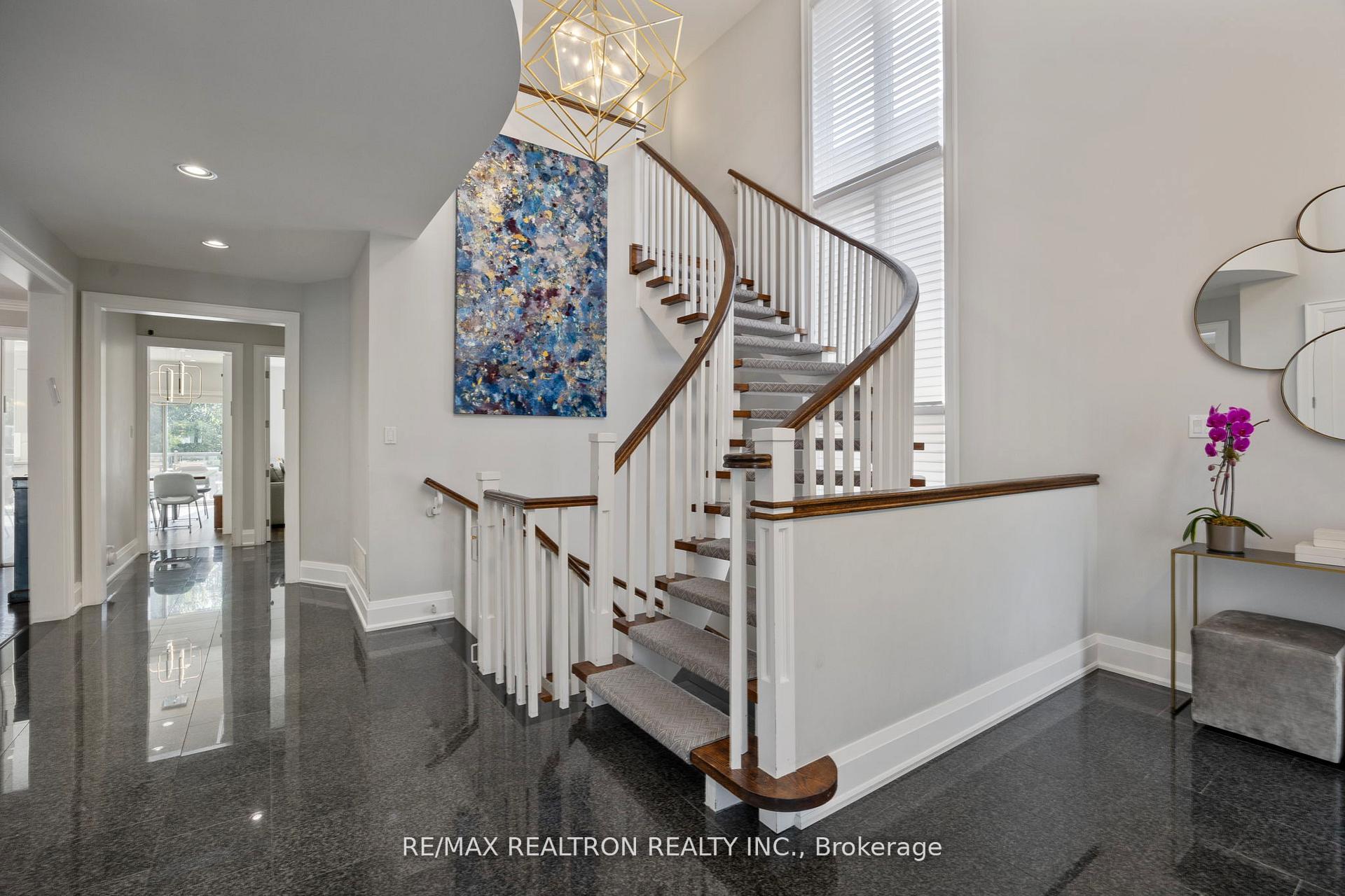 597 Coldstream Avenue, Toronto C04 — photo 2 of 5