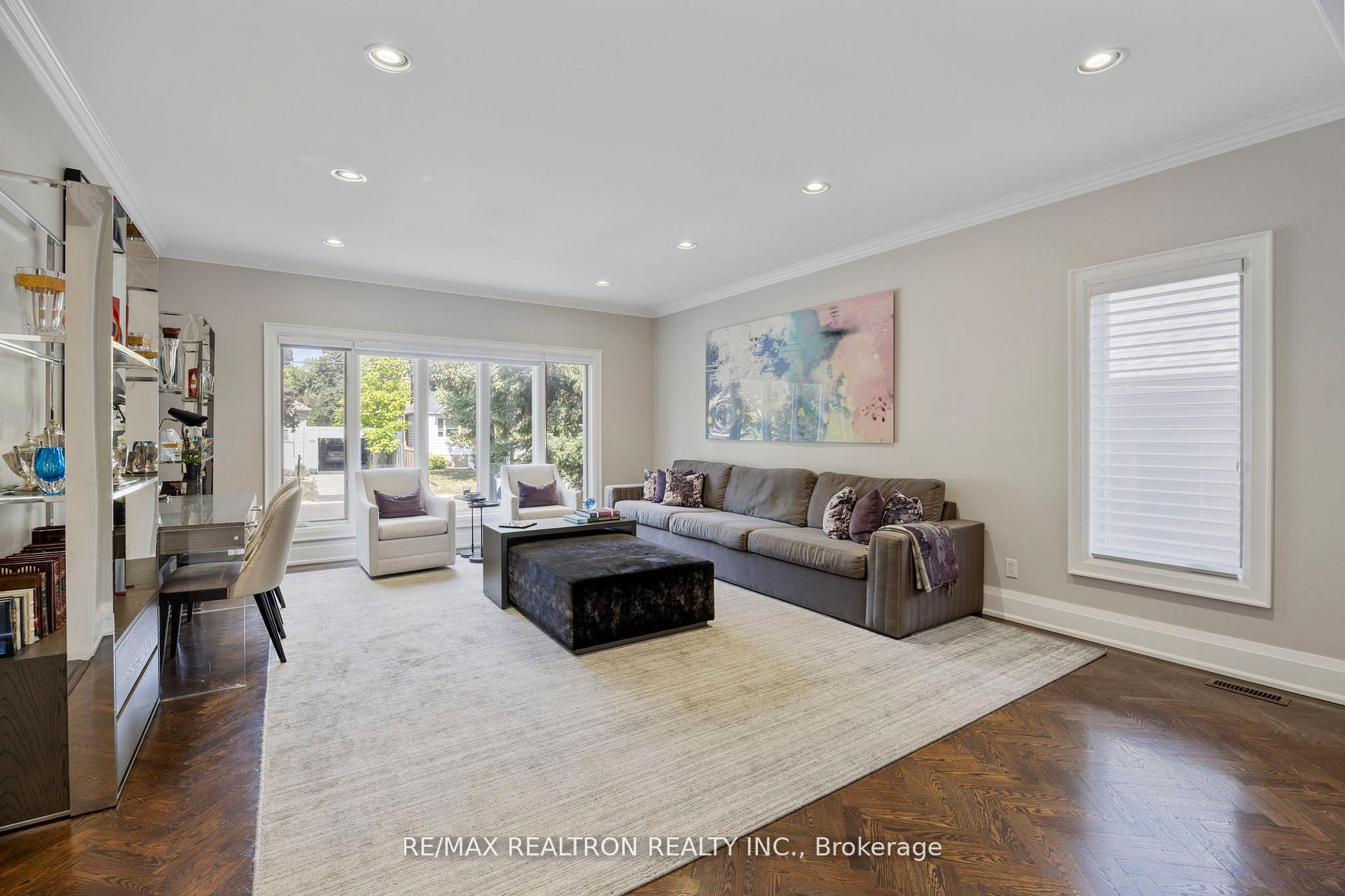 597 Coldstream Avenue, Toronto C04 — photo 3 of 5