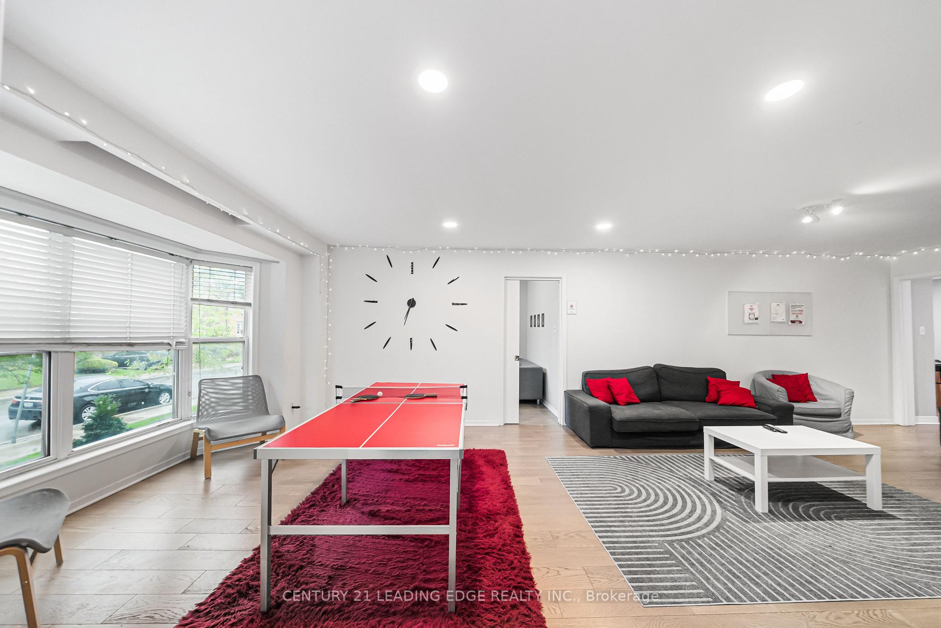 527 Glengarry Avenue, Toronto C04 — photo 4 of 5