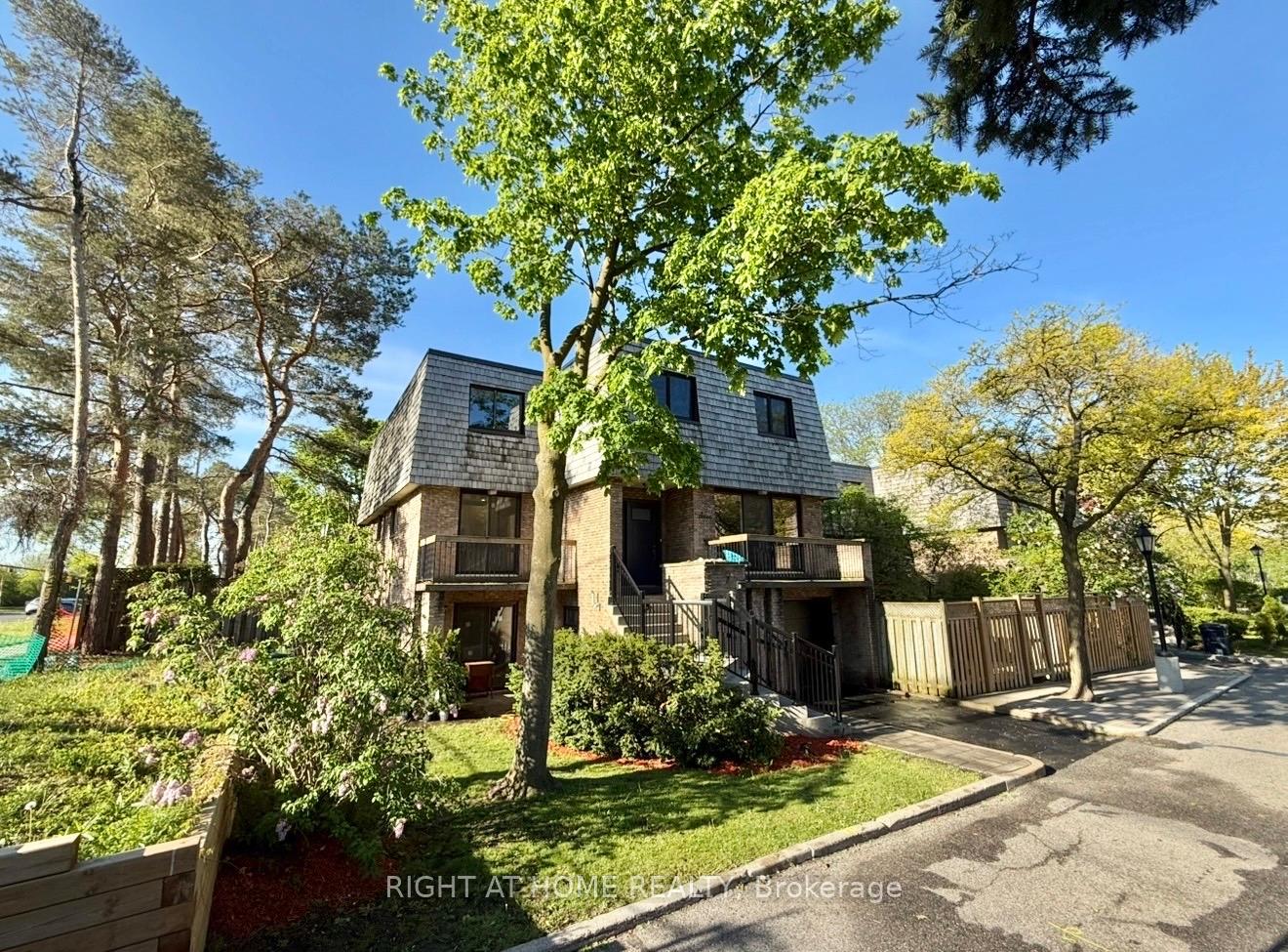 7 Vale Carse Way 24, Toronto C07 — photo 2 of 5