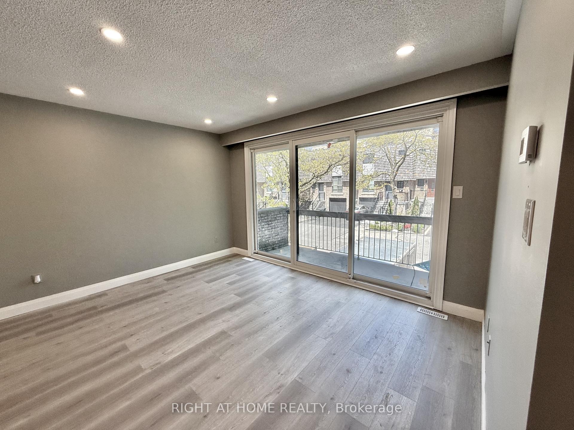 7 Vale Carse Way 24, Toronto C07 — photo 4 of 5