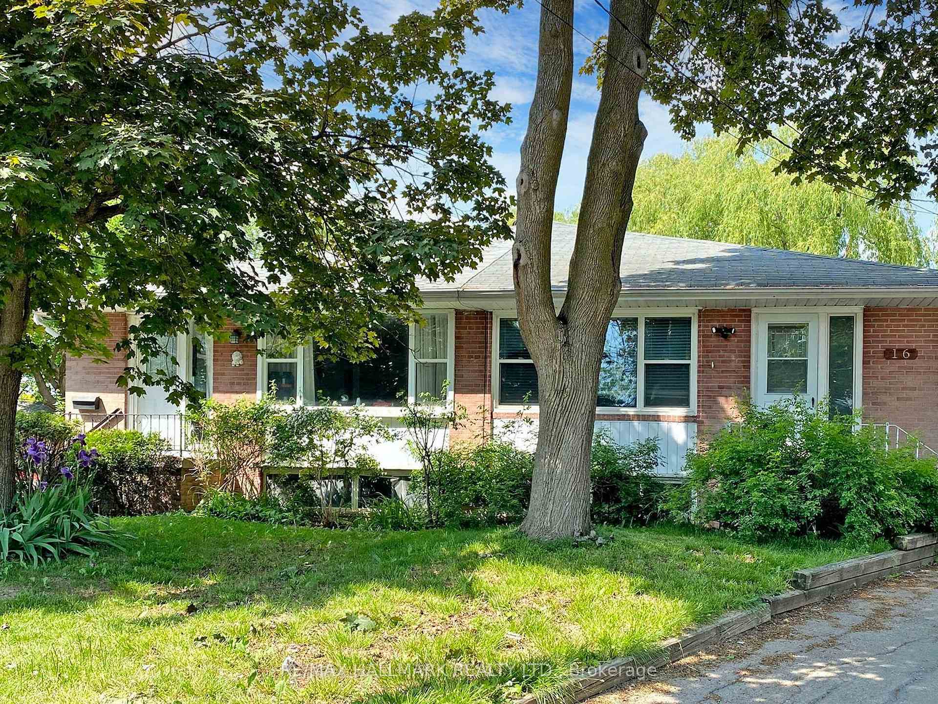 16 Dunboyne Court, Toronto C07 — photo 2 of 5