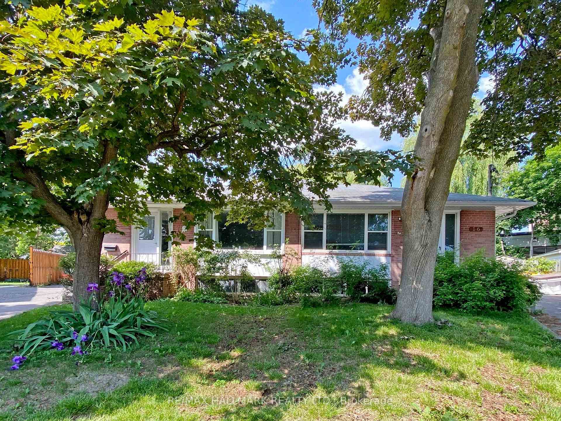 16 Dunboyne Court, Toronto C07 — photo 4 of 5