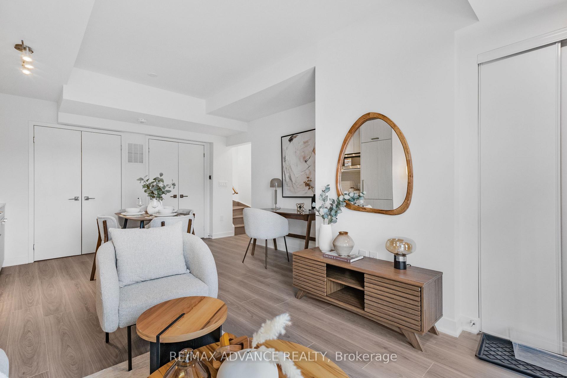 73 Curlew Drive 34, Toronto C13 — photo 3 of 5