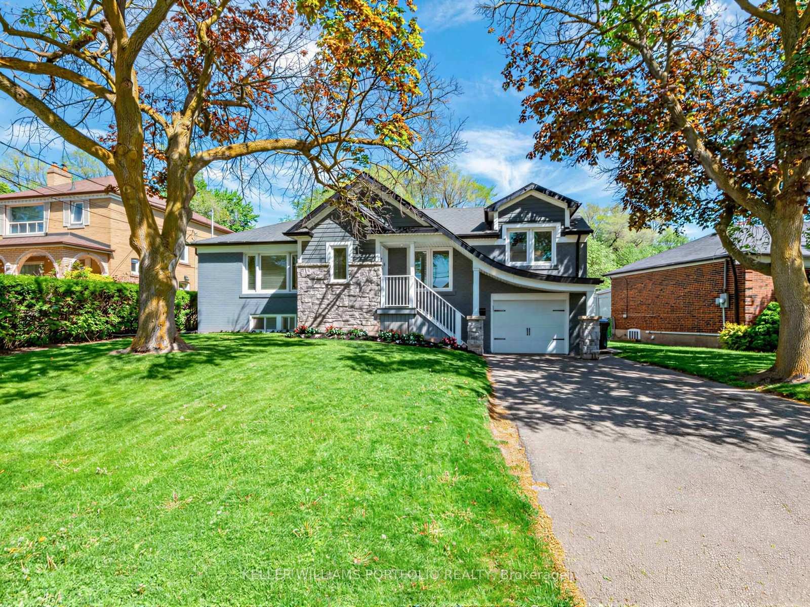 81 Lynnhaven Road N, Toronto C04 — photo 2 of 5